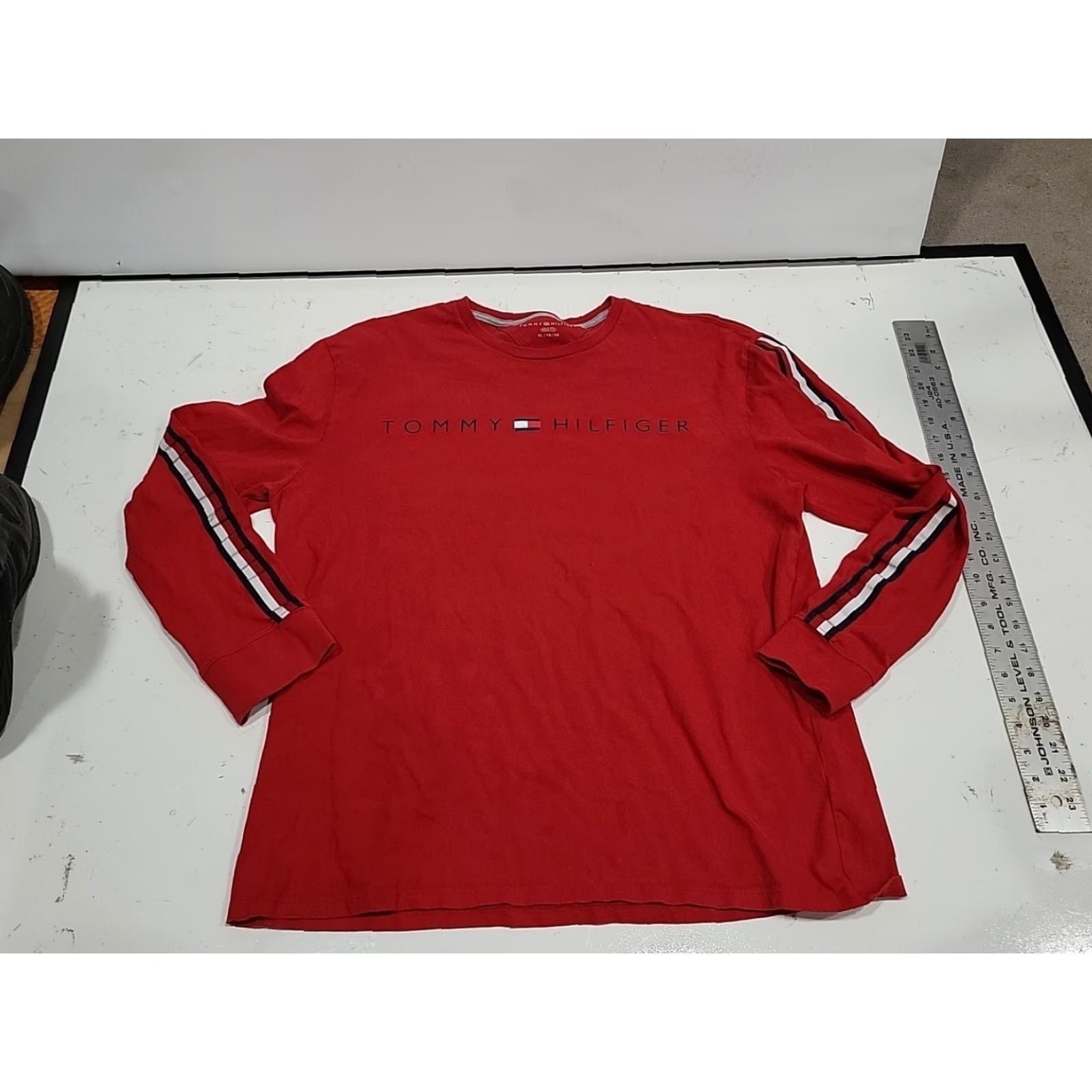 Tommy Hilfiger Tommy Hilfiger T-Shirt XL Men Red Long Sleeve 44" Chest Size US XL / EU 56 / 4 - 2 Thumbnail