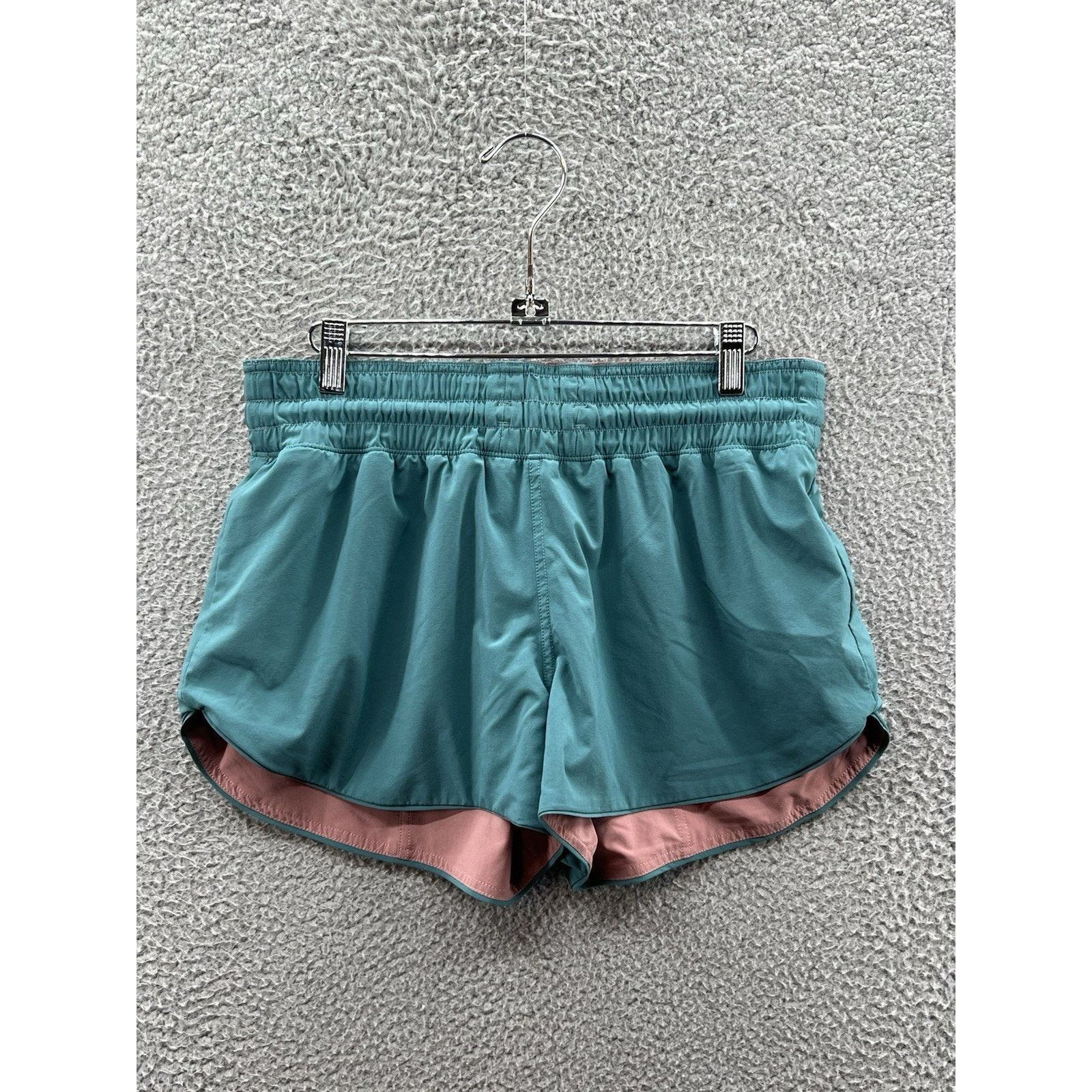 Lululemon Lululemon Choose A Side Reversible Shorts Quicksand Green 8 Size 30" / US 8 / IT 44 - 1 Thumbnail