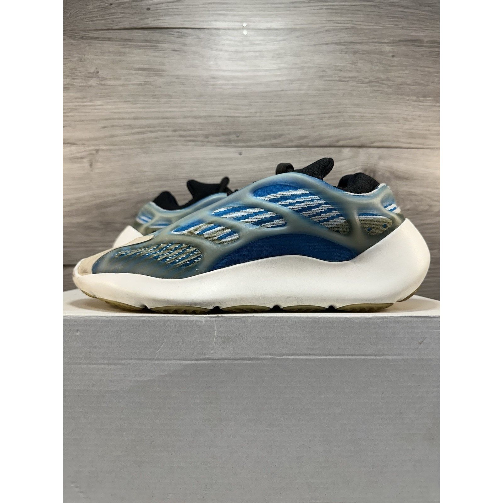Adidas × Yeezy Adidas Yeezy 700 V3 Arzareth - Size 8 Size US 8.5 / EU 41-42 - 1 Thumbnail