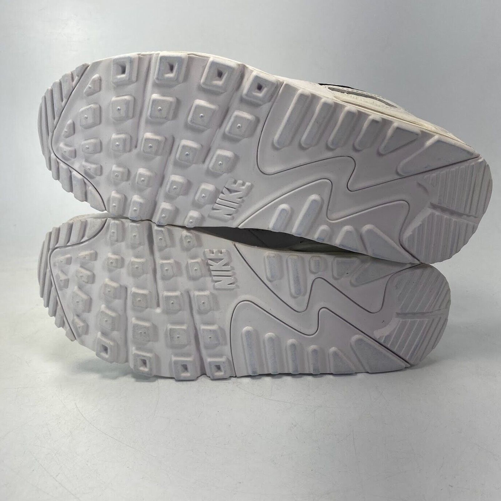 Nike NEW Nike Air Max 90 Women's White Black Sneaker CQ2560 101 Size US 5.5 / EU 38 - 7 Thumbnail