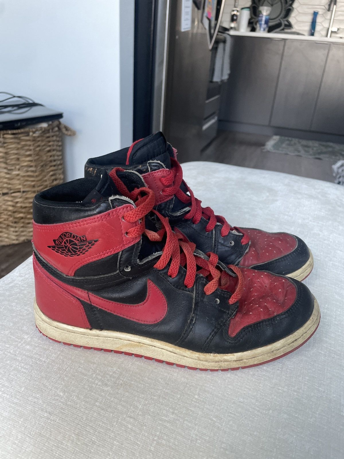 Jordan Brand × Nike × Vintage Nike 1985 Air Jordan 1 black/red sz 7.5 Size US 7.5 / EU 40-41 - 1 Thumbnail