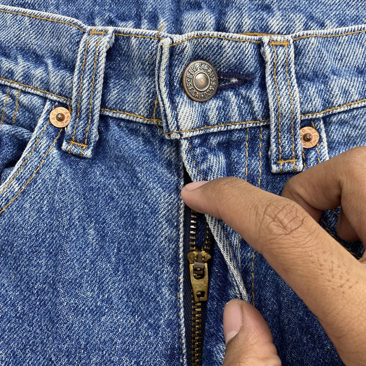 Levi's Vintage Clothing 1990s Vintage Levis 505 USA 28x34 Faded Blue Jeans Size US 28 / EU 44 - 5 Thumbnail