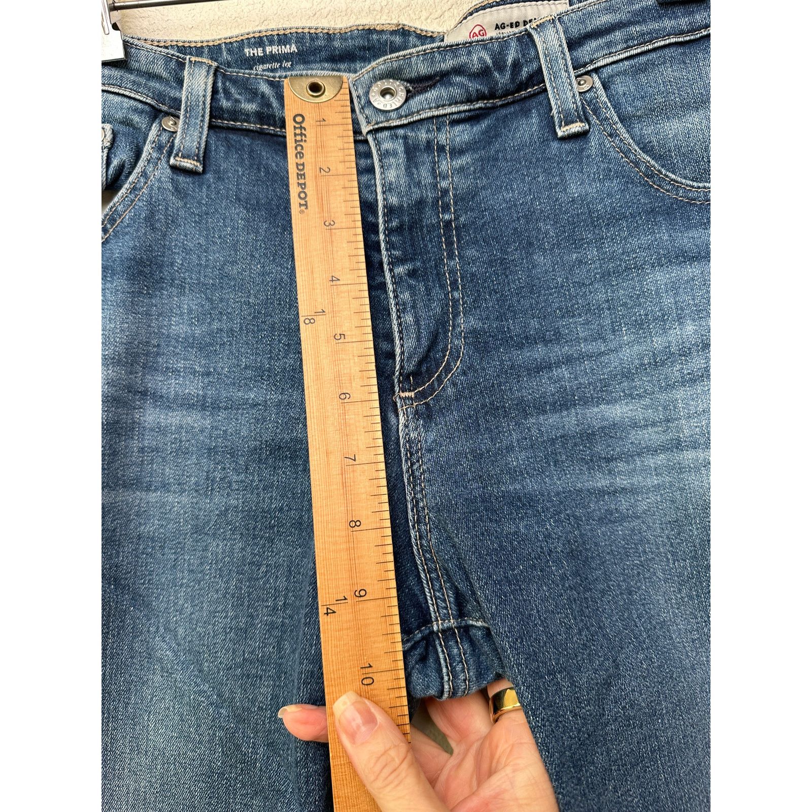 AG Adriano Goldschmied AG The Prima cigarette leg jeans med wash raw cuffed hem 32R Size 32" / US 10 / IT 46 - 12 Thumbnail