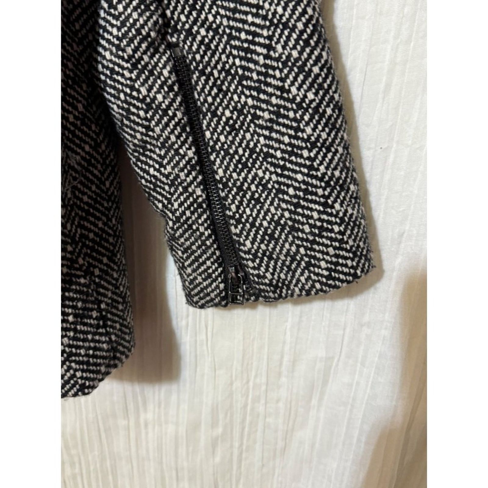Victoria's Secret Victoria’s Secret · Small · Tweed Winter Jacket · Tailored Size 26" / US 2 / IT 38 - 4 Thumbnail