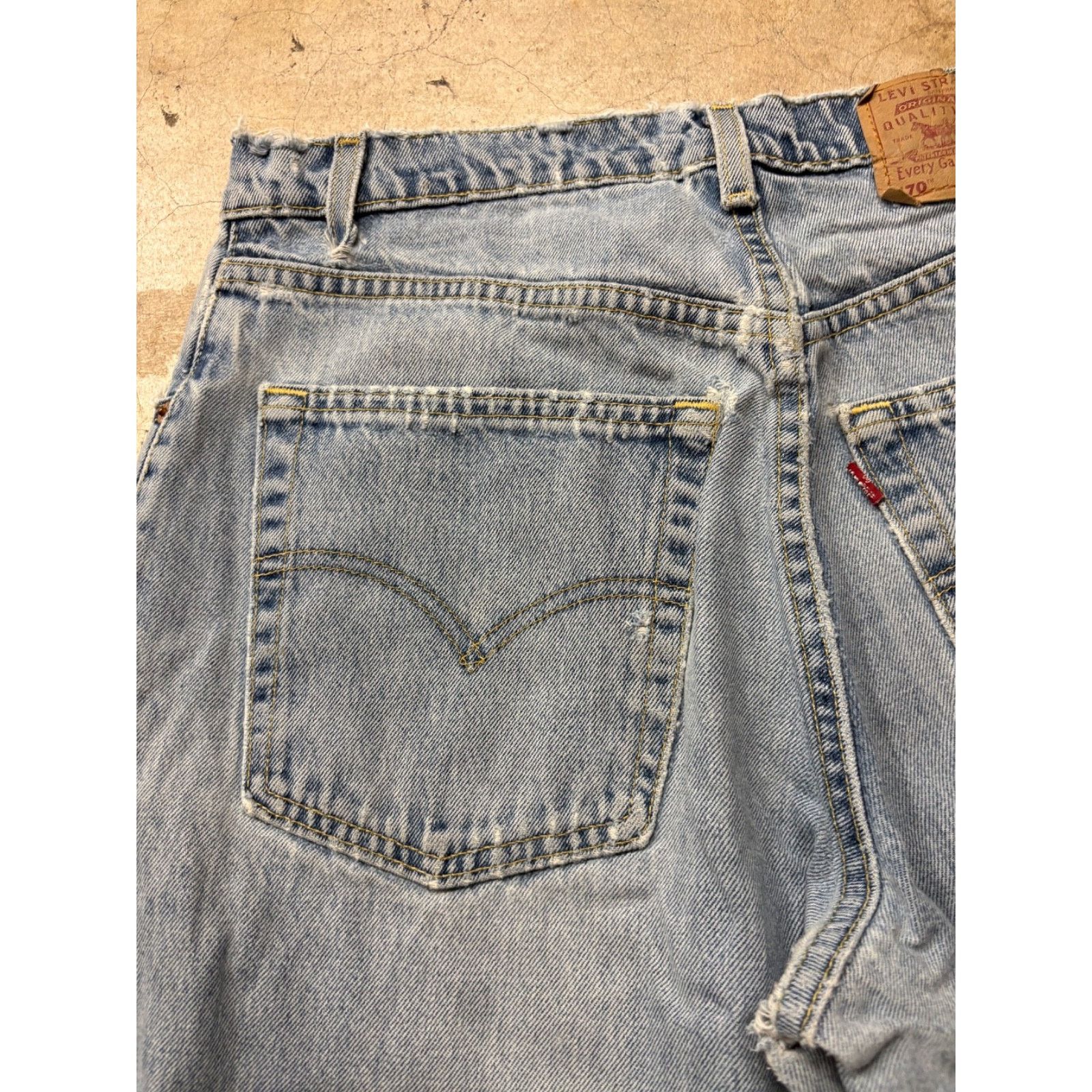 Levi's VTG Levi’s 570 Baggy Fit Jeans 34x34 Light Wash Y2K Size US 34 / EU 50 - 21 Thumbnail