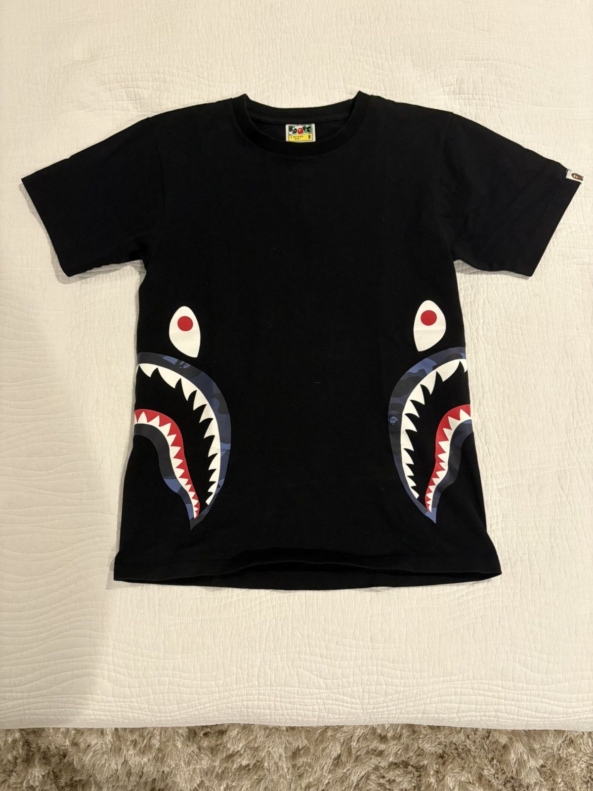 Bape Bape Side Shark T-Shirt Black/Blue Size US S / EU 44-46 / 1 - 1 Thumbnail