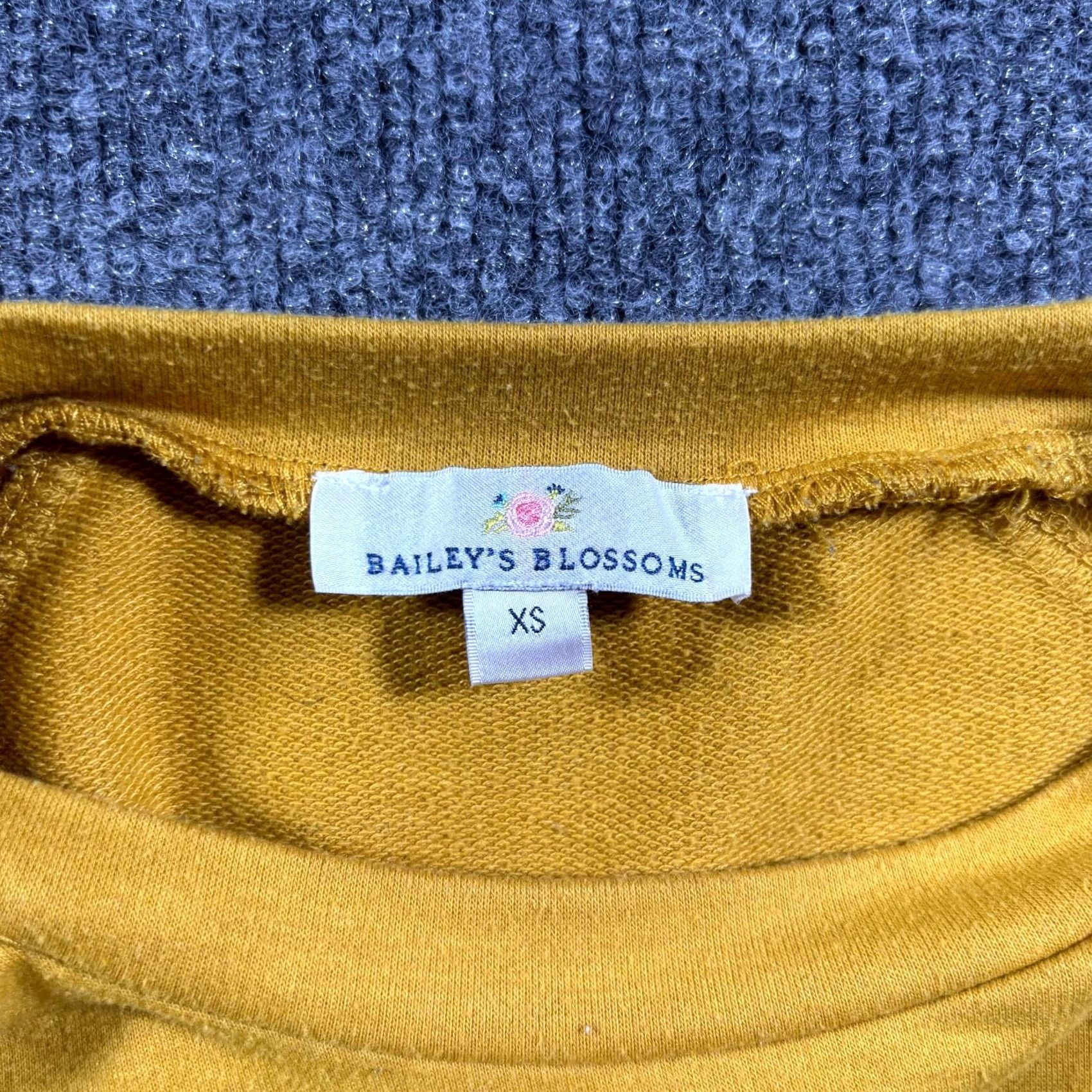 Vintage Bailey's Blossoms Sweatshirt Women XS Yellow Stretch Graphic Boss Lady Oversized Sweatshirt Size XS / US 0-2 / IT 36-38 - 4 Thumbnail