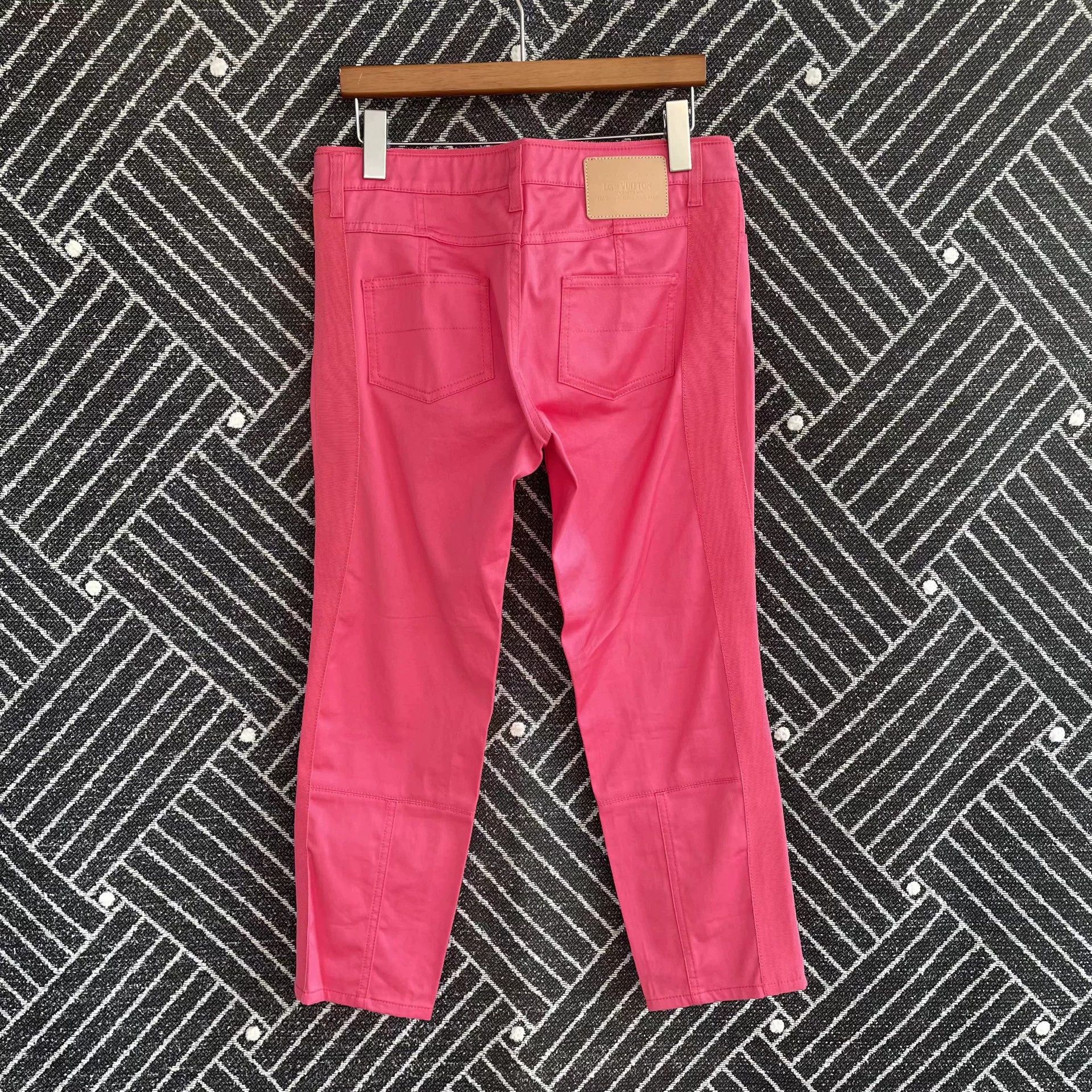 Louis Vuitton Louis Vuitton Unused Rose Red Leather Logo Jeans W40 Size 28" / US 6 / IT 42 - 2 Thumbnail