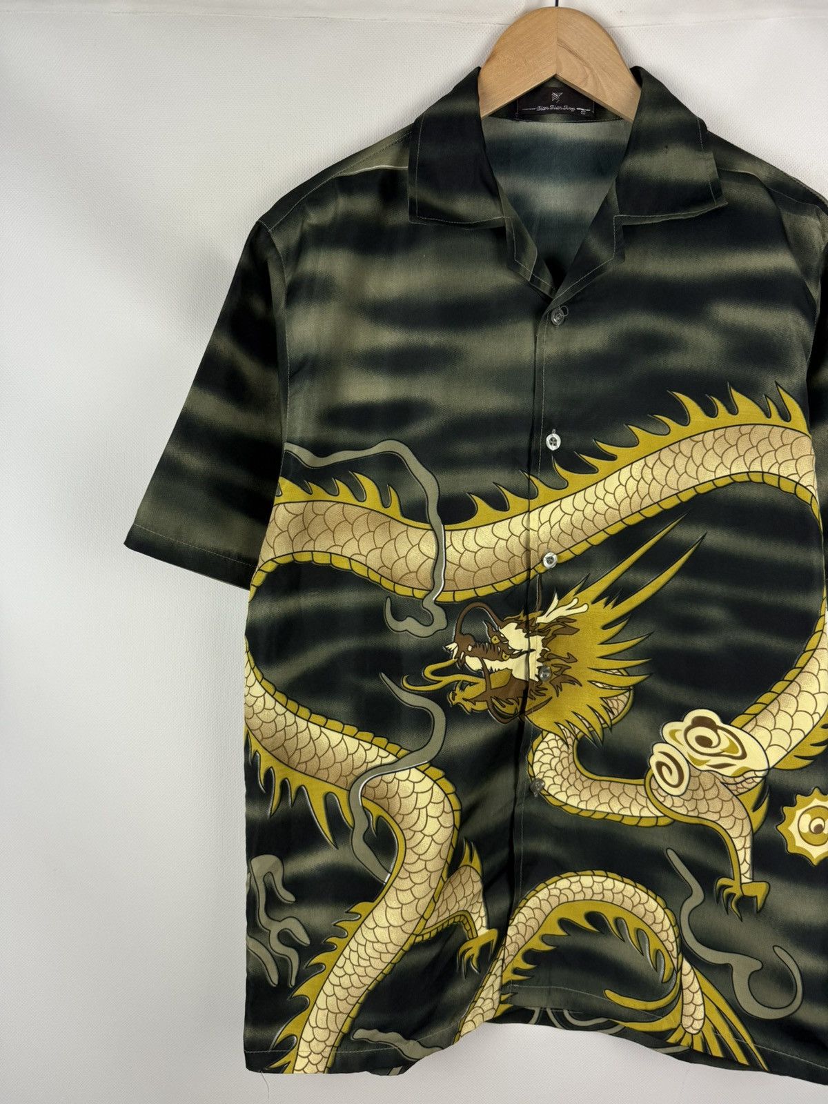 Japanese Brand Vintage Dragon Overprinted S/S Crazy Button Up Shirt Size US S / EU 44-46 / 1 - 2 Thumbnail