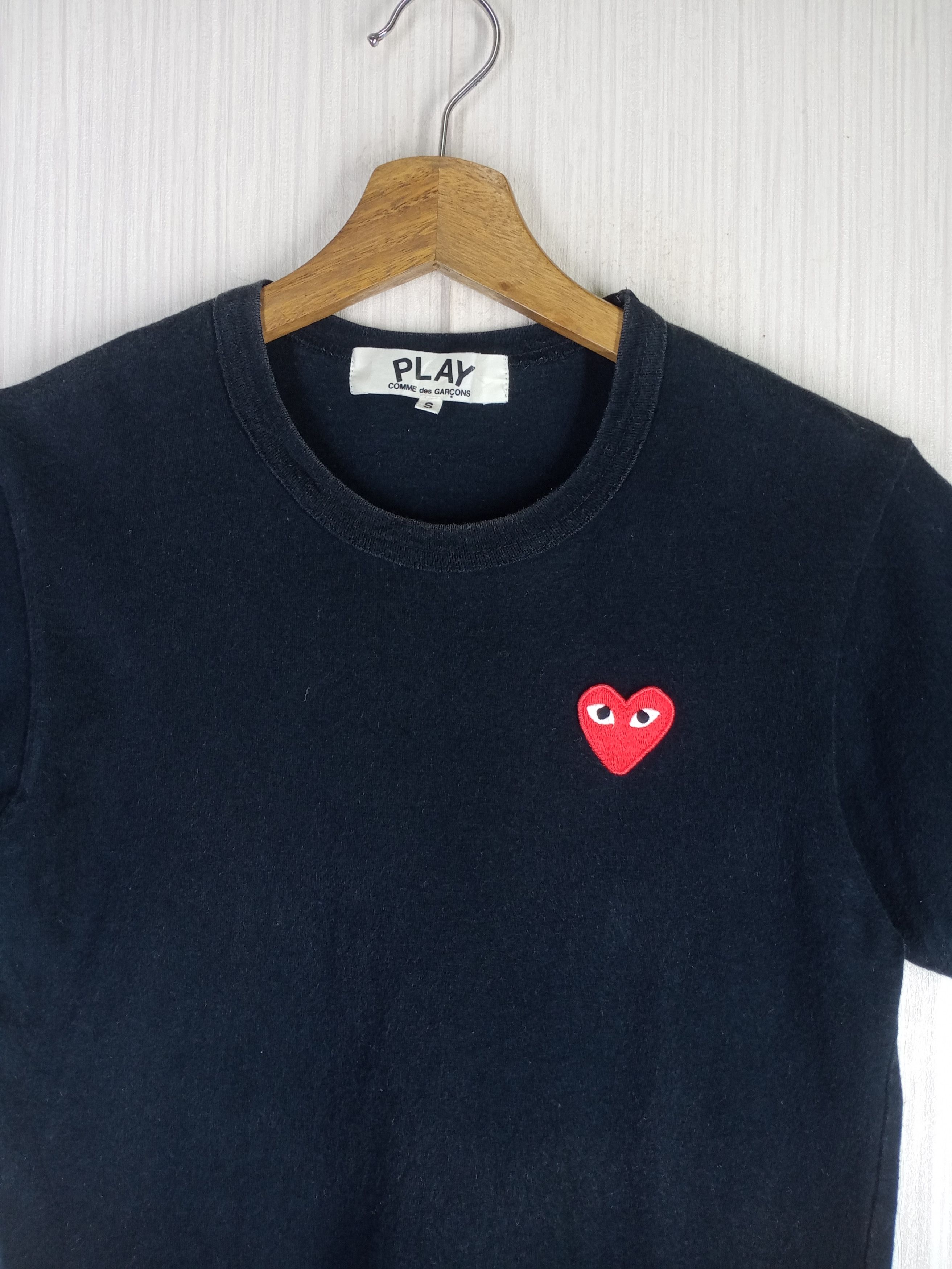 Comme des Garcons Rare Vintage Comme Des Garcons Play Tshirt Size US S / EU 44-46 / 1 - 2 Thumbnail