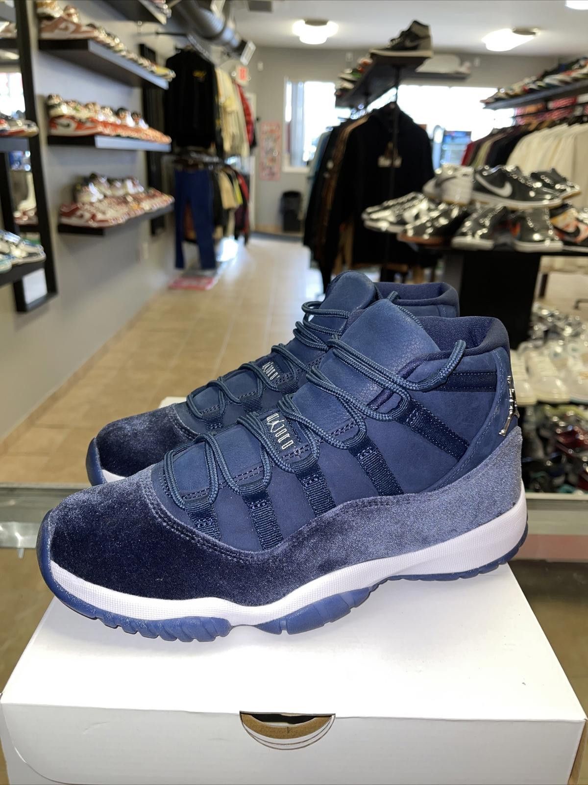 Size 9.5w - Jordan 11 Retro Navy Velvet 2022 AR0715-441