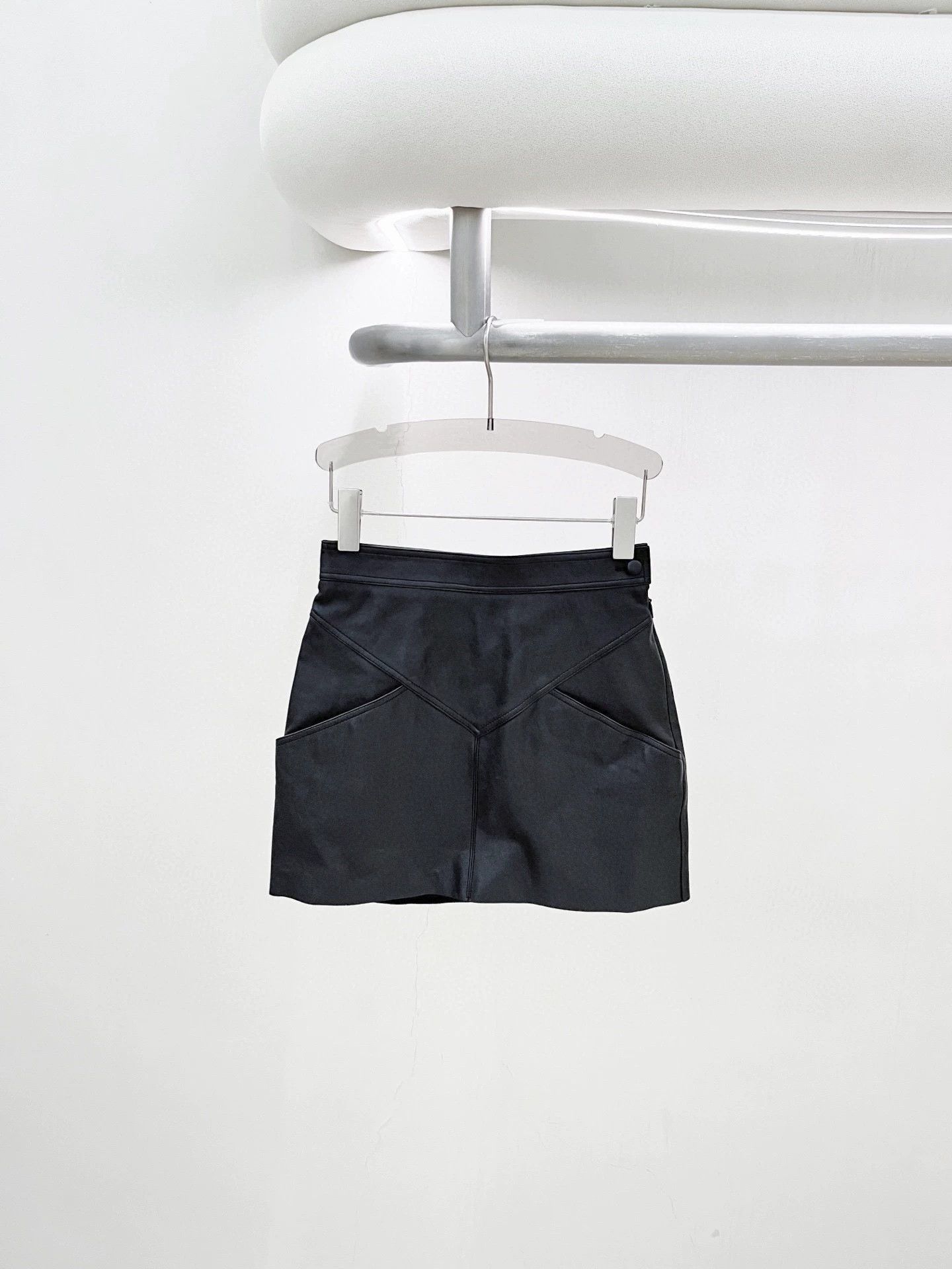 Gucci Gucci black colorblocked leather skirt 36 Size 25" / US 0 / IT 36 - 1 Thumbnail