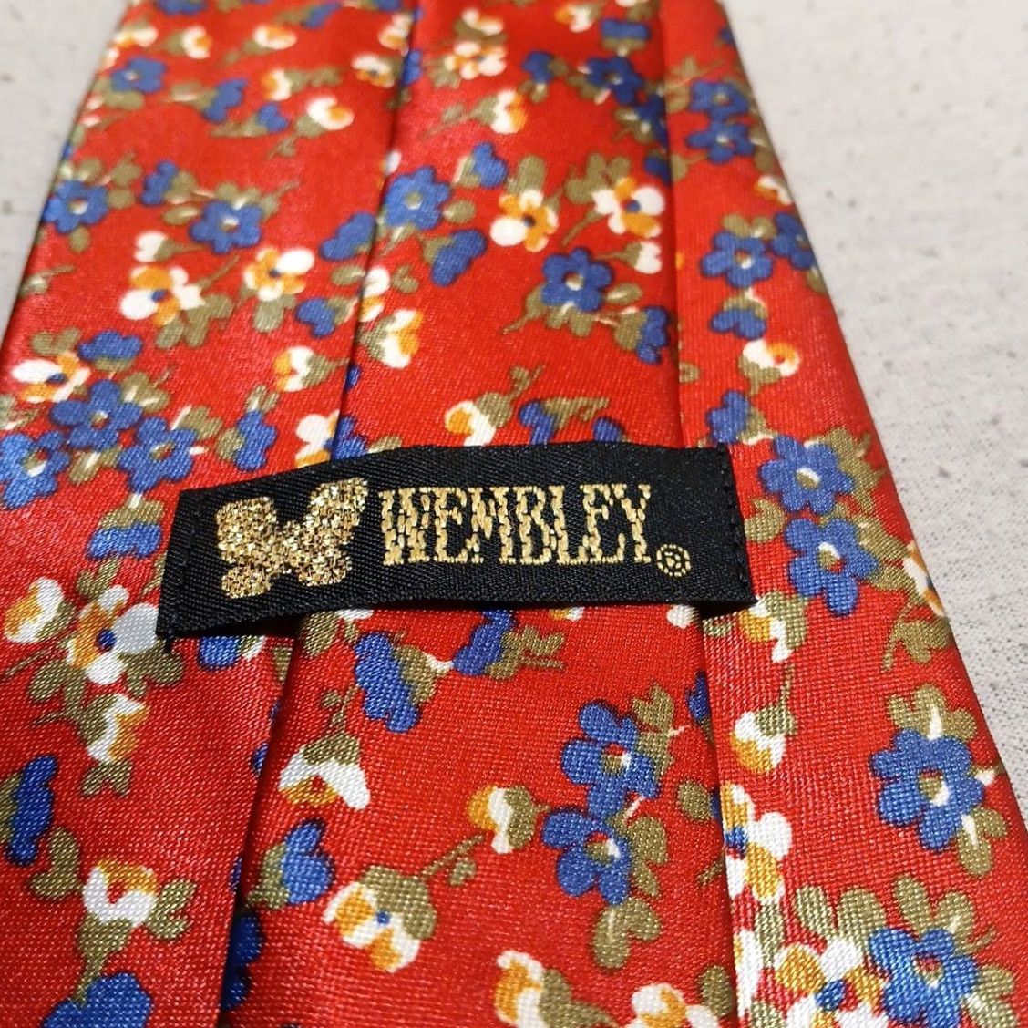 Vintage Wembley Tie Red With Blue And White Floral Pattern Men's Necktie 57" x 3.63" Size ONE SIZE - 4 Thumbnail