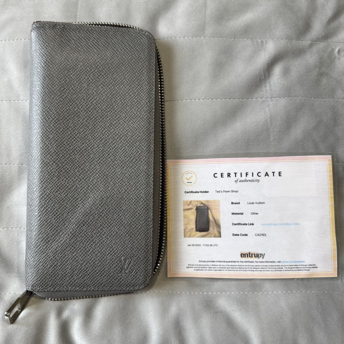 Louis Vuitton Louis Vuitton Men's Tiaga Gray Leather Vertical Zippy Wallet Size ONE SIZE - 1 Thumbnail