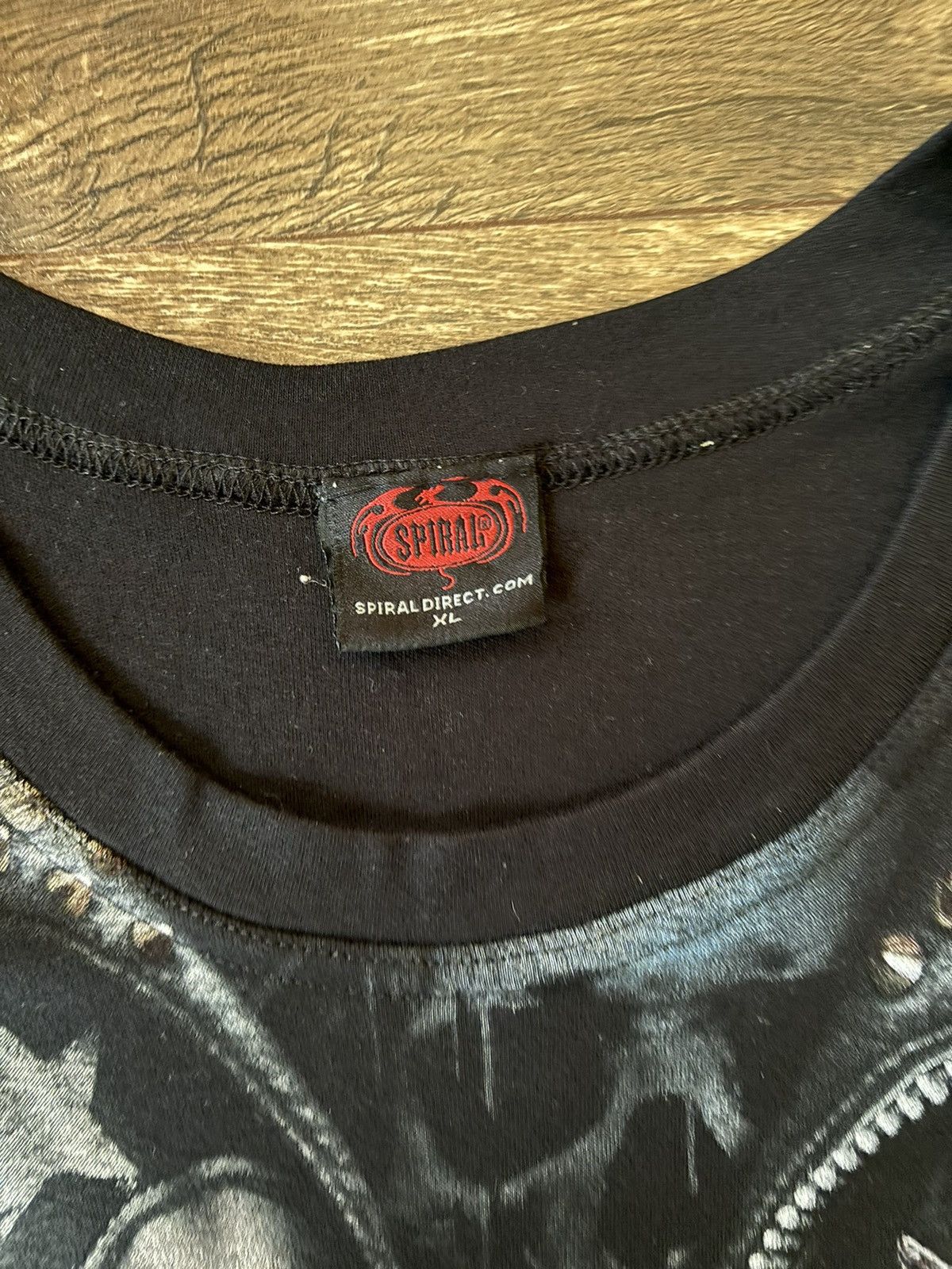 Band Tees × Vintage Spiral Direct Shirt Mens Long Sleeve Black All Over Print Size US XL / EU 56 / 4 - 4 Thumbnail
