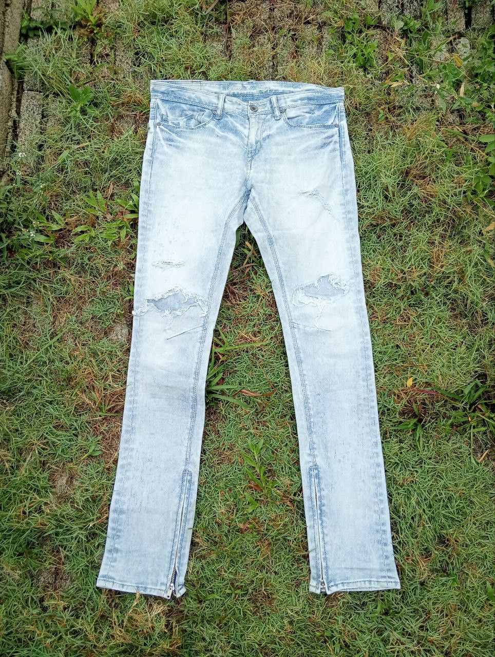 image of Distressed Denim x Gostar De Fuga Stealsgostar De Fuga Ankle Zip Distressed Jeans in Light Blue Jea