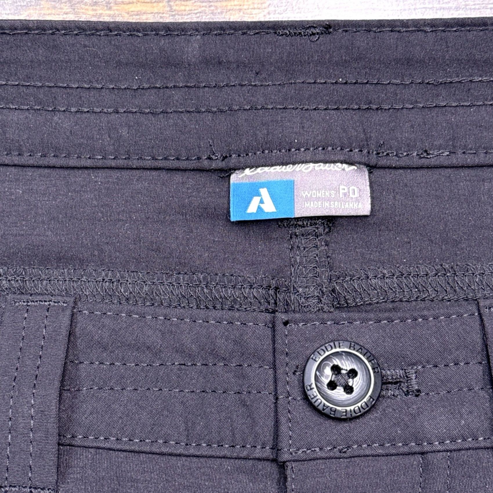 Eddie Bauer Eddie Bauer First Ascent Shorts Womens Petite 0 Black Zip Pockets Size 25" / US 0 / IT 36 - 4 Thumbnail