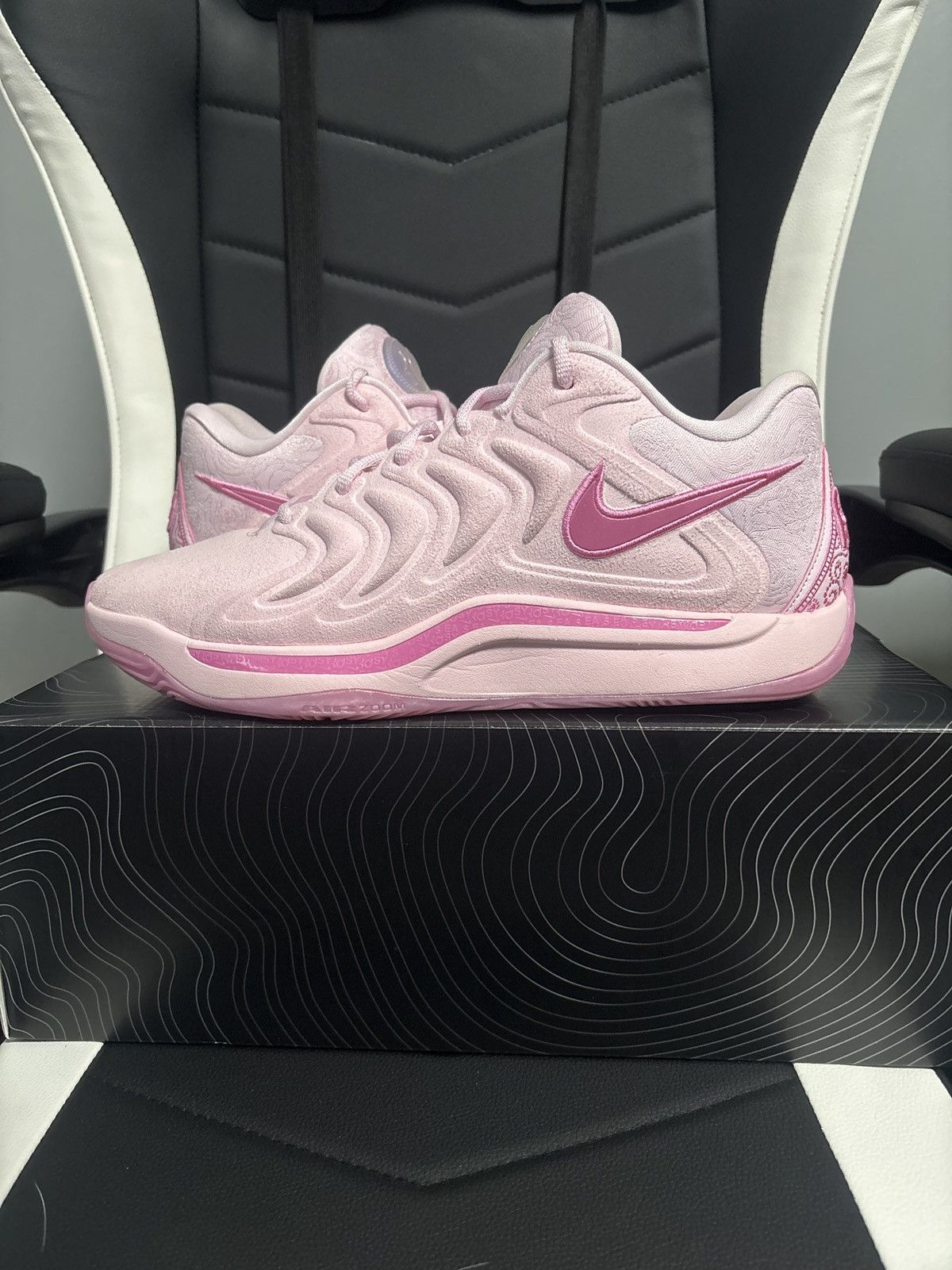 Nike Nike KD 17 NRG ‘Aunt Pearl’ Size US 11 / EU 44 - 1 Thumbnail