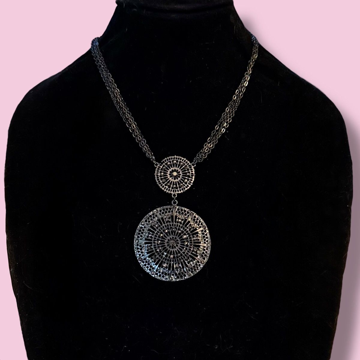 Other Daisy Fuentes gunmetal medallion pendant necklace Size ONE SIZE - 1 Thumbnail