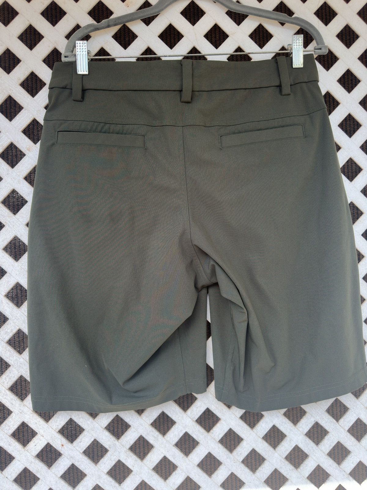 Lululemon Lululemon Commission Shorts Men's 34 Military Green Chino Size US 34 / EU 50 - 2 Thumbnail