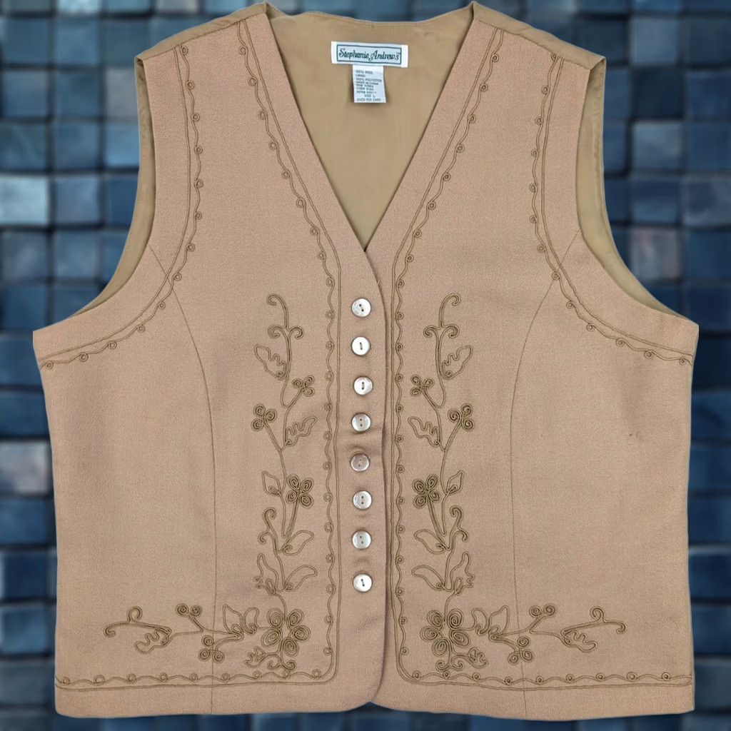 Vintage VINTAGE Stephanie Andrews Wool Soutache Embroidered Vest Lined Waistbelt Women L Vest Beige/Solid Jacket/Coat Length Short Sleeveless 100% Wool Size L / US 10 / IT 46 - 1 Thumbnail