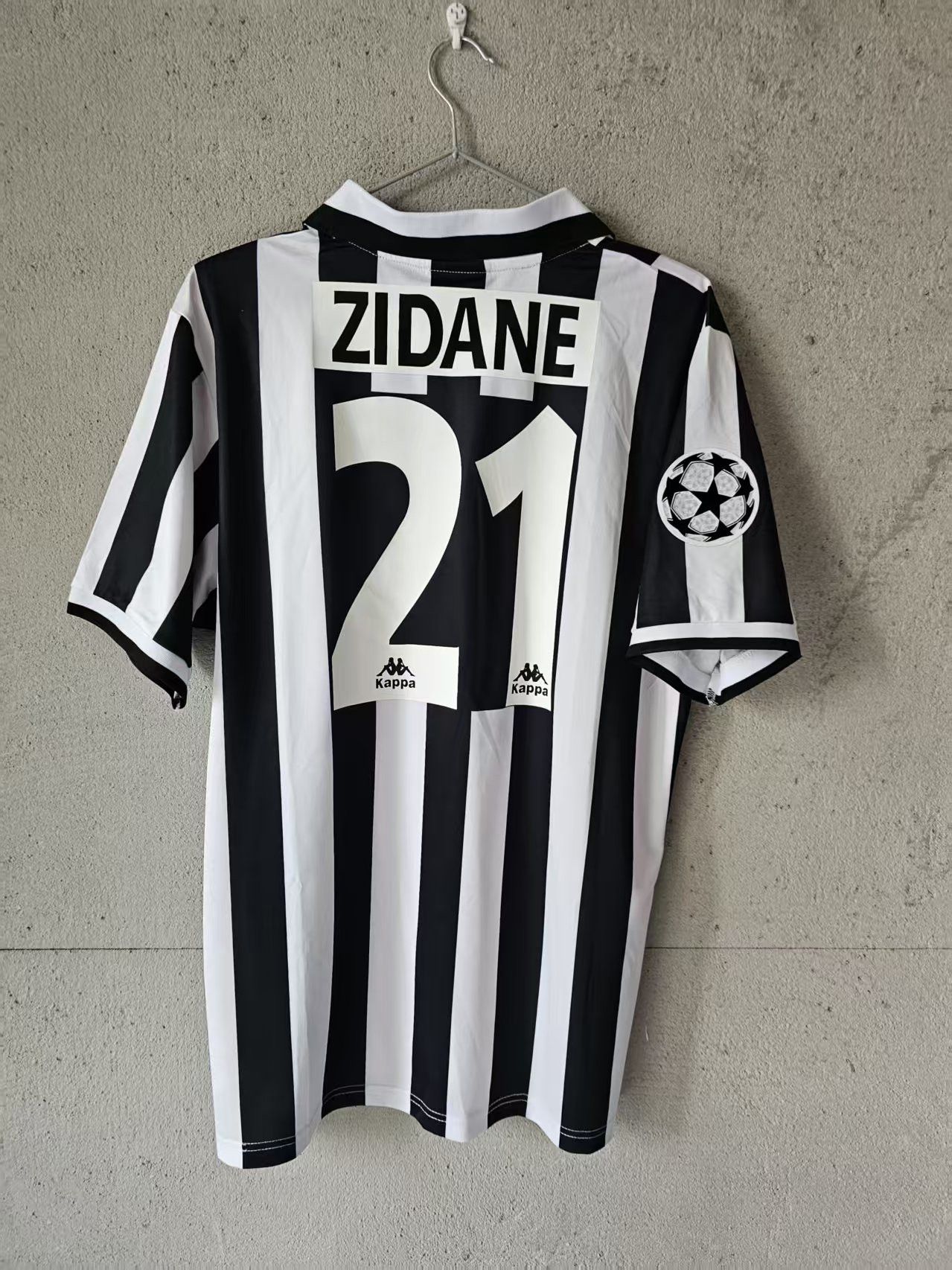 Other 1995 1997 Juventus #21 Zidane Jersey Home Size US XL / EU 56 / 4 - 1 Thumbnail