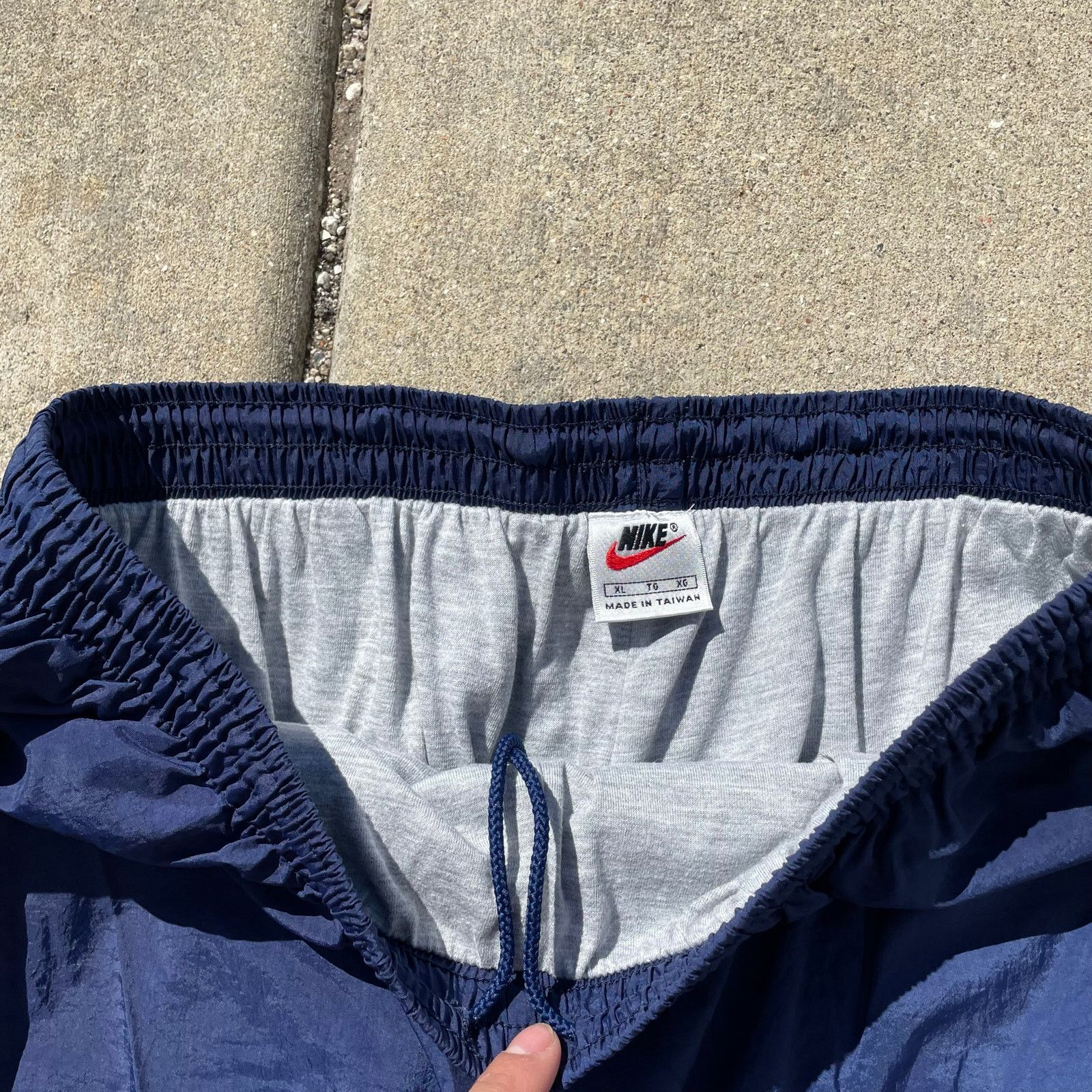 Nike Vintage Nike Track Pants Nylon Joggers Blue Swoosh 90s Y2K Size US 30 / EU 46 - 4 Thumbnail