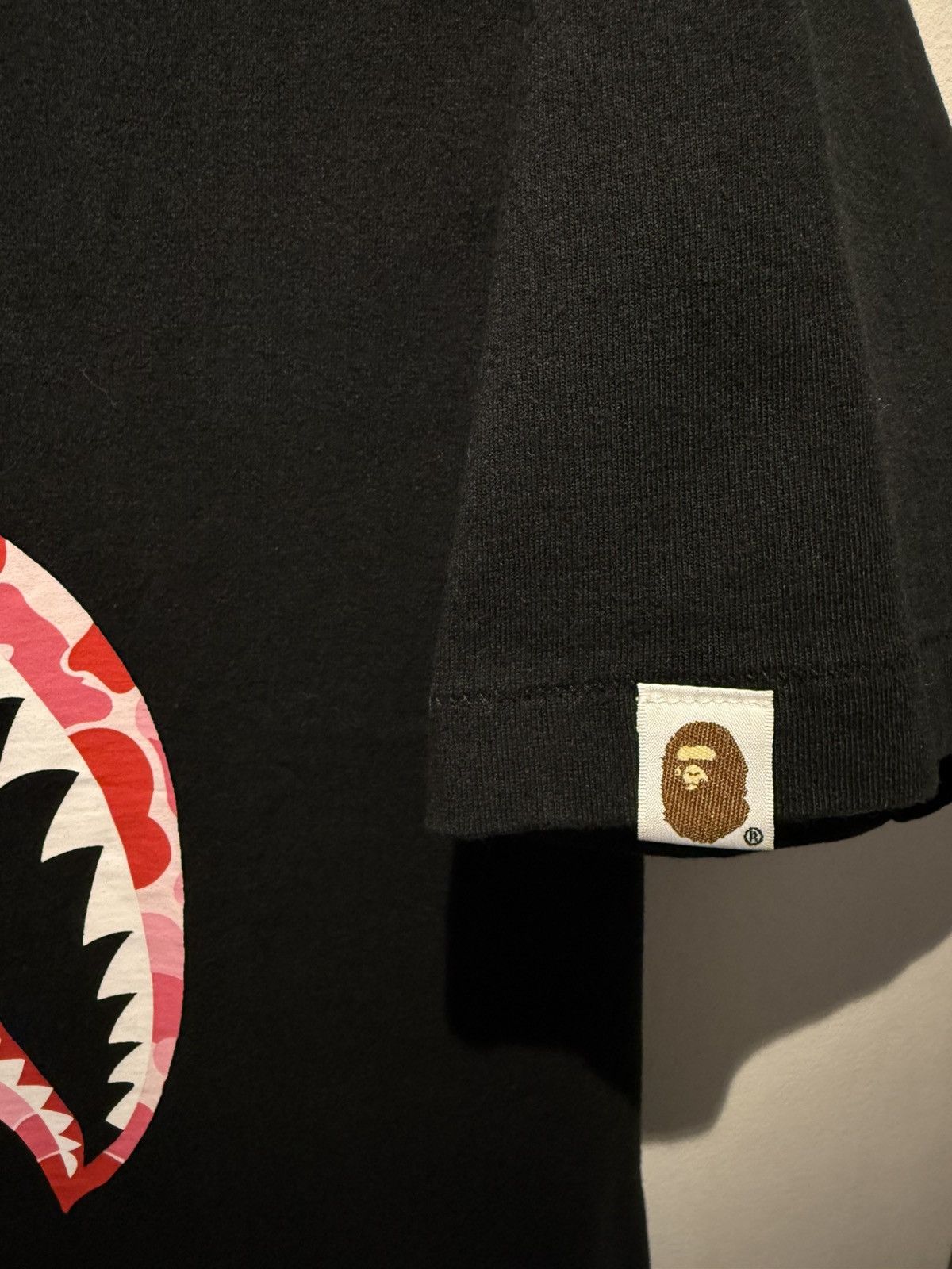 Bape Bape shark logo black tee pink camo size XL Size US XL / EU 56 / 4 - 4 Thumbnail