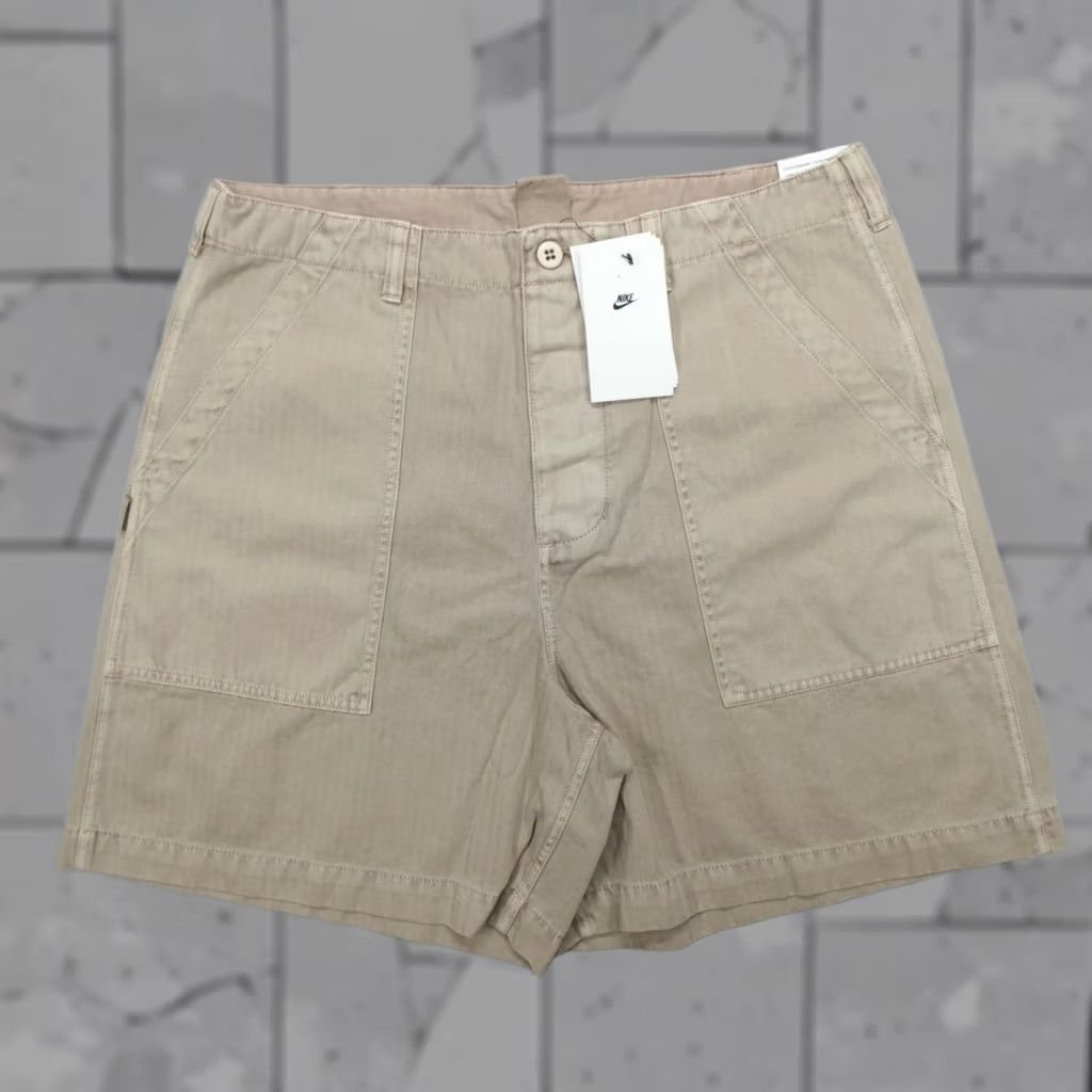 Nike Nike Life Fatigue Shorts Men's 34 Hemp Beige Herringbone Twill Nike Life Fatigue Shorts Men 34 Beige Twill Pockets Button Fly, 4 Pockets, 7 Inseam Size US 34 / EU 50 - 1 Thumbnail