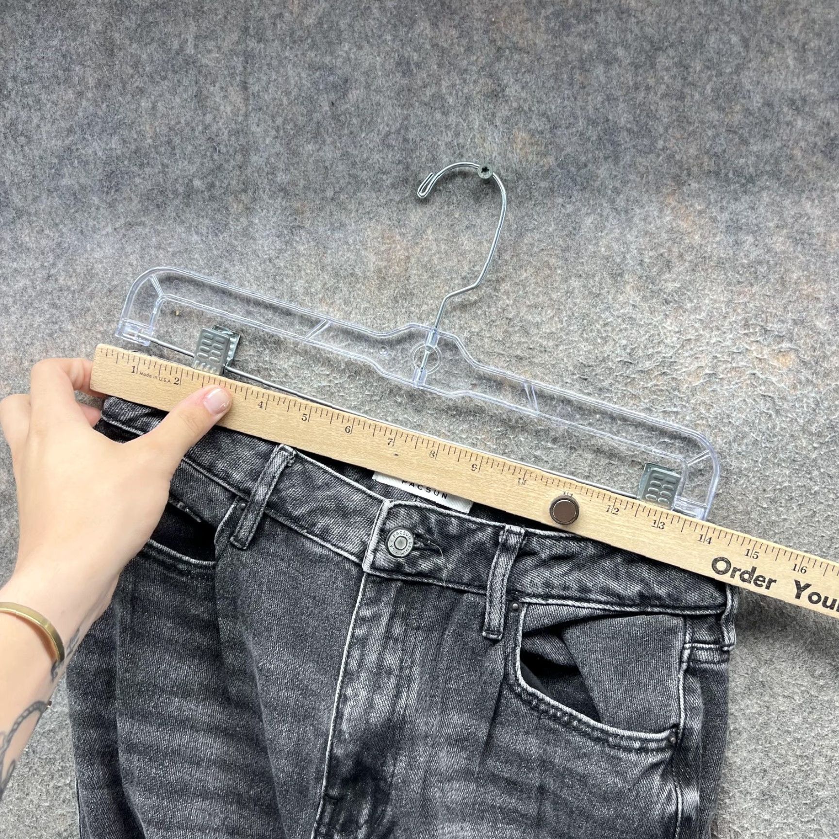Pacsun VINTAGE PacSun Jeans Womens 27 Black Gray Mom Jean High Rise Tapered Leg Denim Size 27" / US 4 / IT 40 - 6 Thumbnail