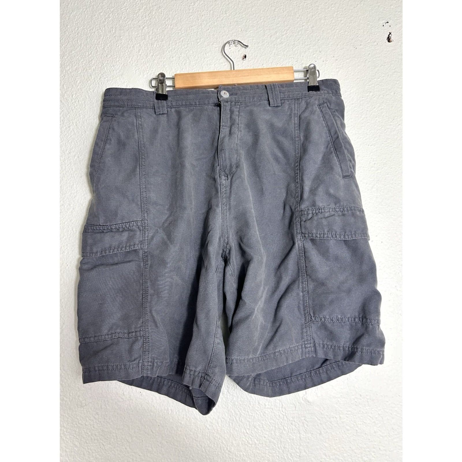 Tommy Bahama Tommy Bahama Cargo Shorts Mens 35 Gray Cotton Blend Lightweight Pockets Easy Care Professional Size US 35 - 2 Thumbnail