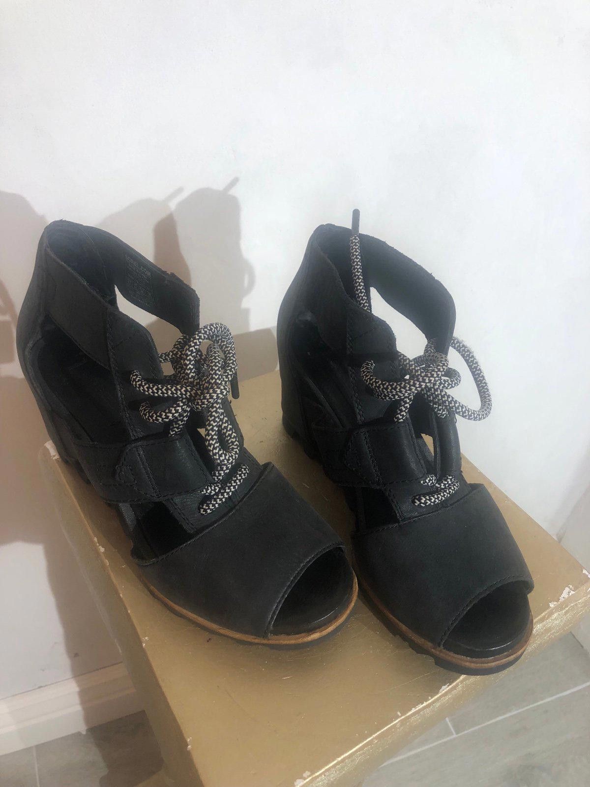 Wedge Heel Sandal peep toe open side cutout Sorel sz7 1/2
