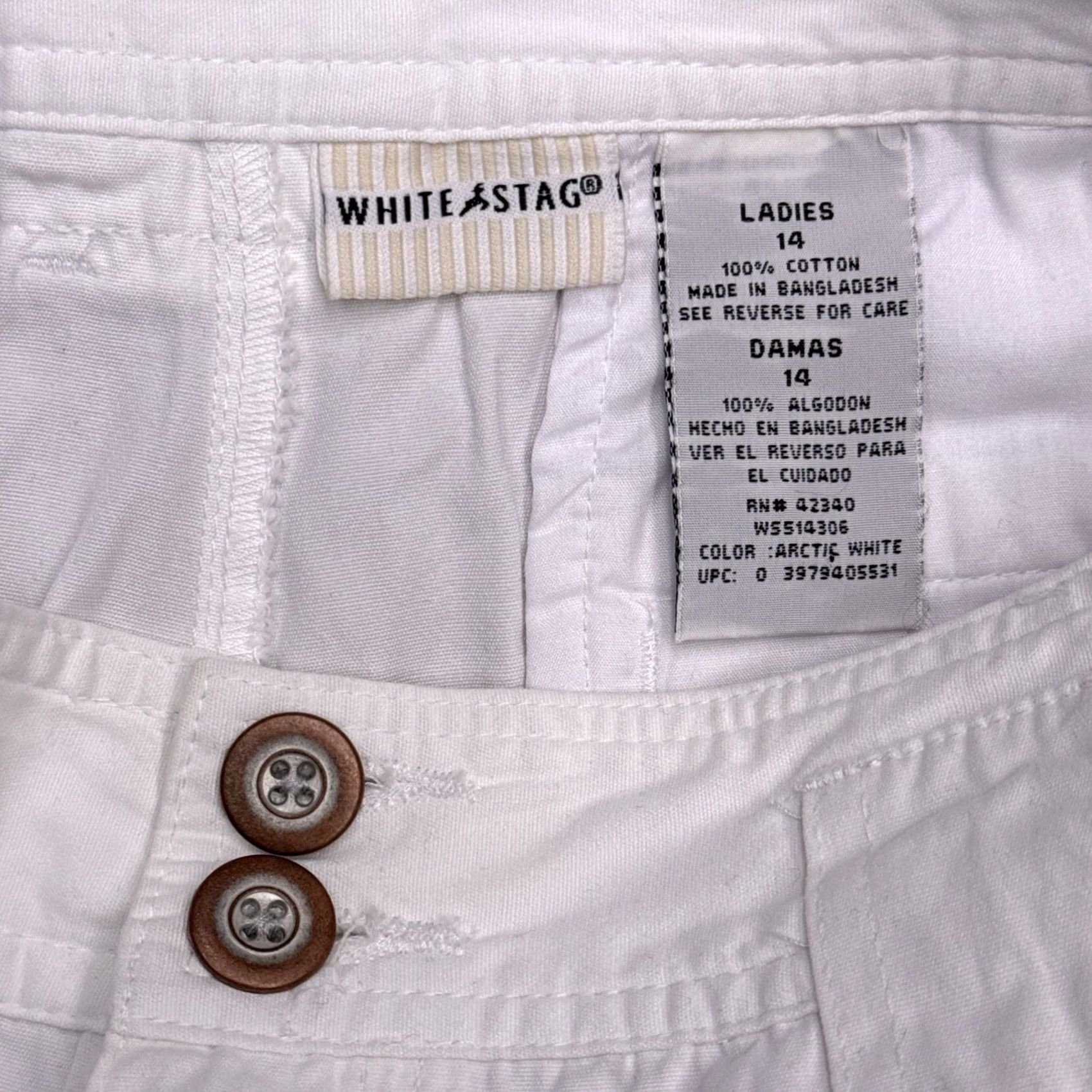 Vintage White Stag Bermuda Shorts Womens 14 White Cuffed Knit 100% Cotton Regular Rise 6in Inseam Block Pocket Summer Beach Casual Travel Womens Size 36" / US 14 / IT 50 - 6 Thumbnail