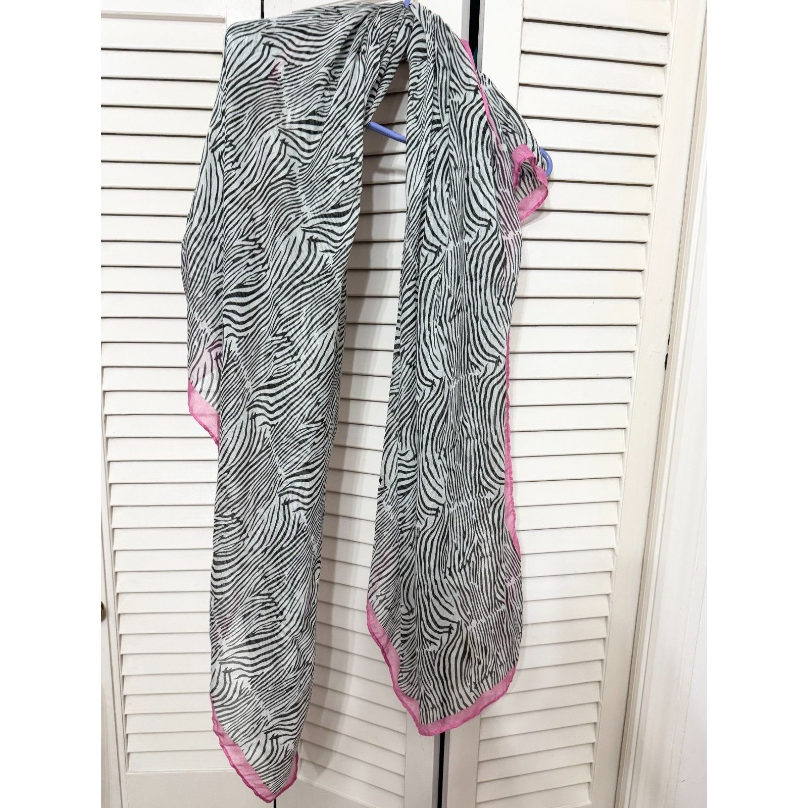 H&M H&M large zebra pink edge scarf shall cover all oversized sq Size ONE SIZE - 7 Thumbnail