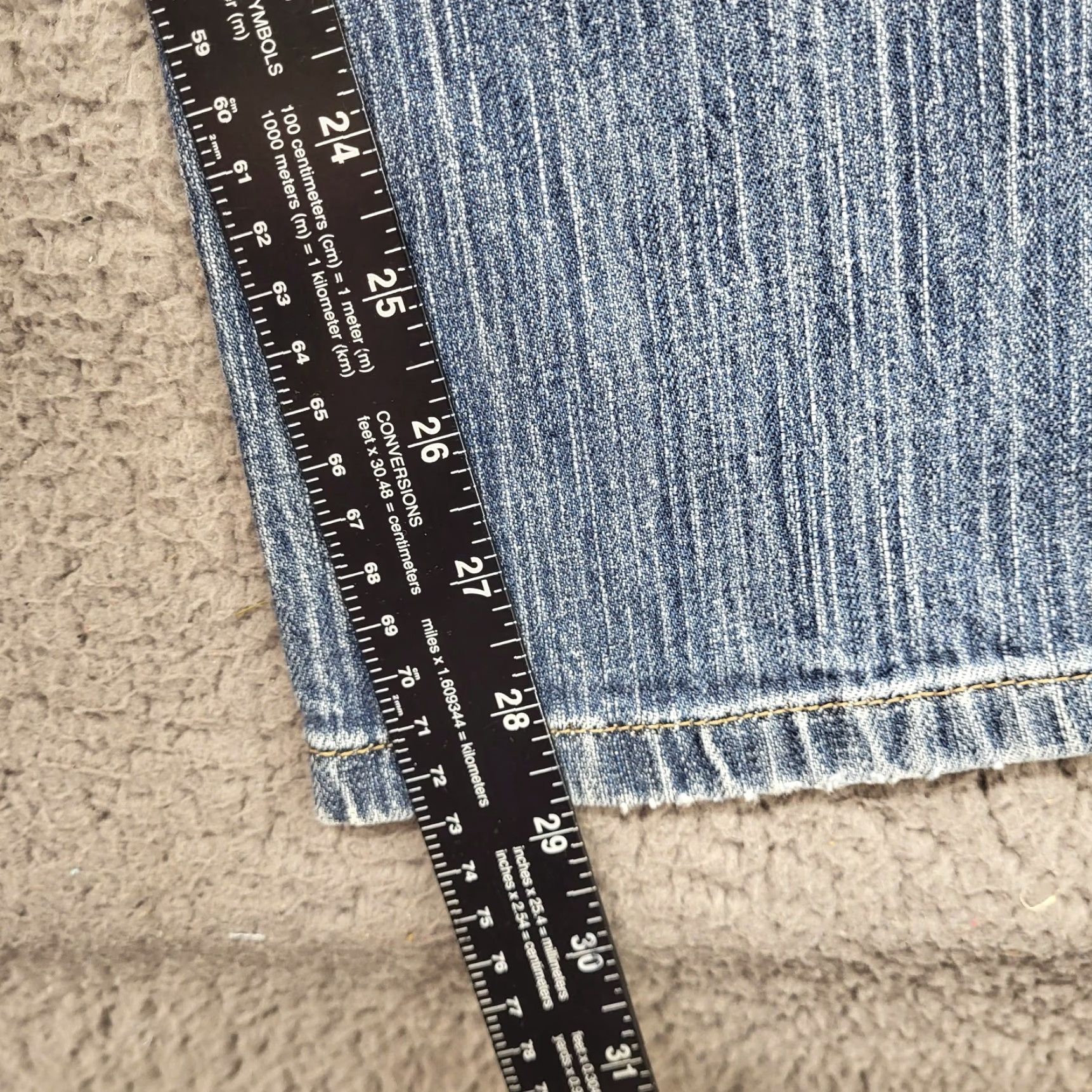 Vintage Maurices Jeans Women's 3/4 Short Distressed Taylor Boot Stretch (29x29) Blue Denim Size 26" / US 2 / IT 38 - 5 Thumbnail