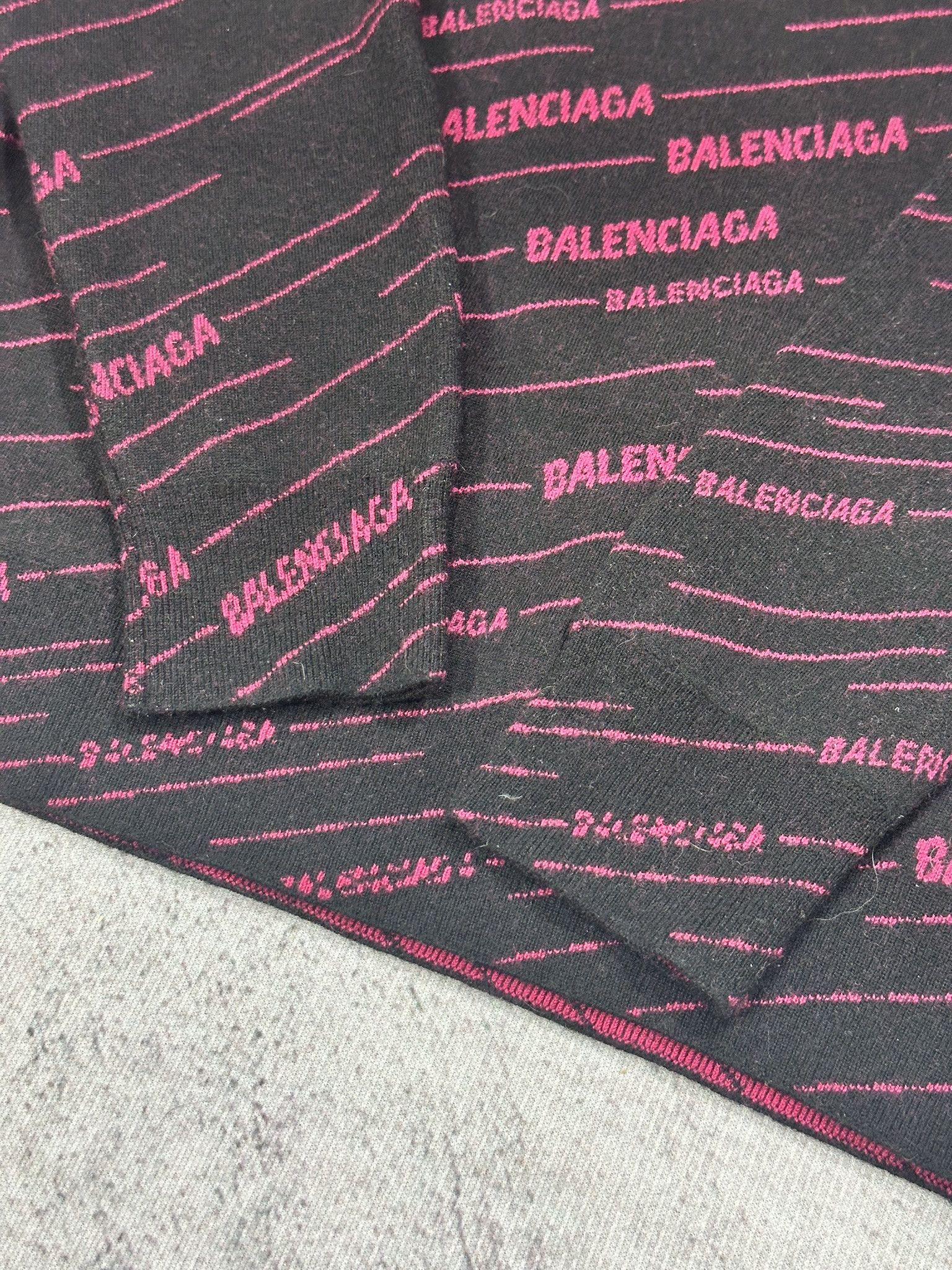 Balenciaga Balenciaga Sweater Diagonal Allover Logo Black and Pink Wool Size US S / EU 44-46 / 1 - 4 Thumbnail