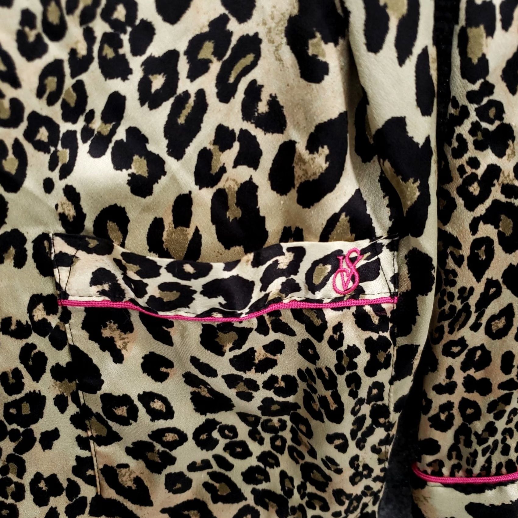 Victoria's Secret Victoria's Secret Pajama Top Womens L Beige Animal Print Lounge Sleepwear Size L / US 10 / IT 46 - 7 Thumbnail