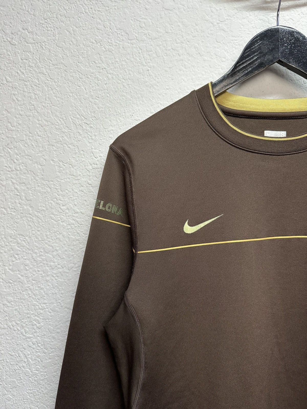Travis Scott Vintage Nike Barcelona 2008 Long Sleeve Travis Scott Brown Size US S / EU 44-46 / 1 - 5 Thumbnail