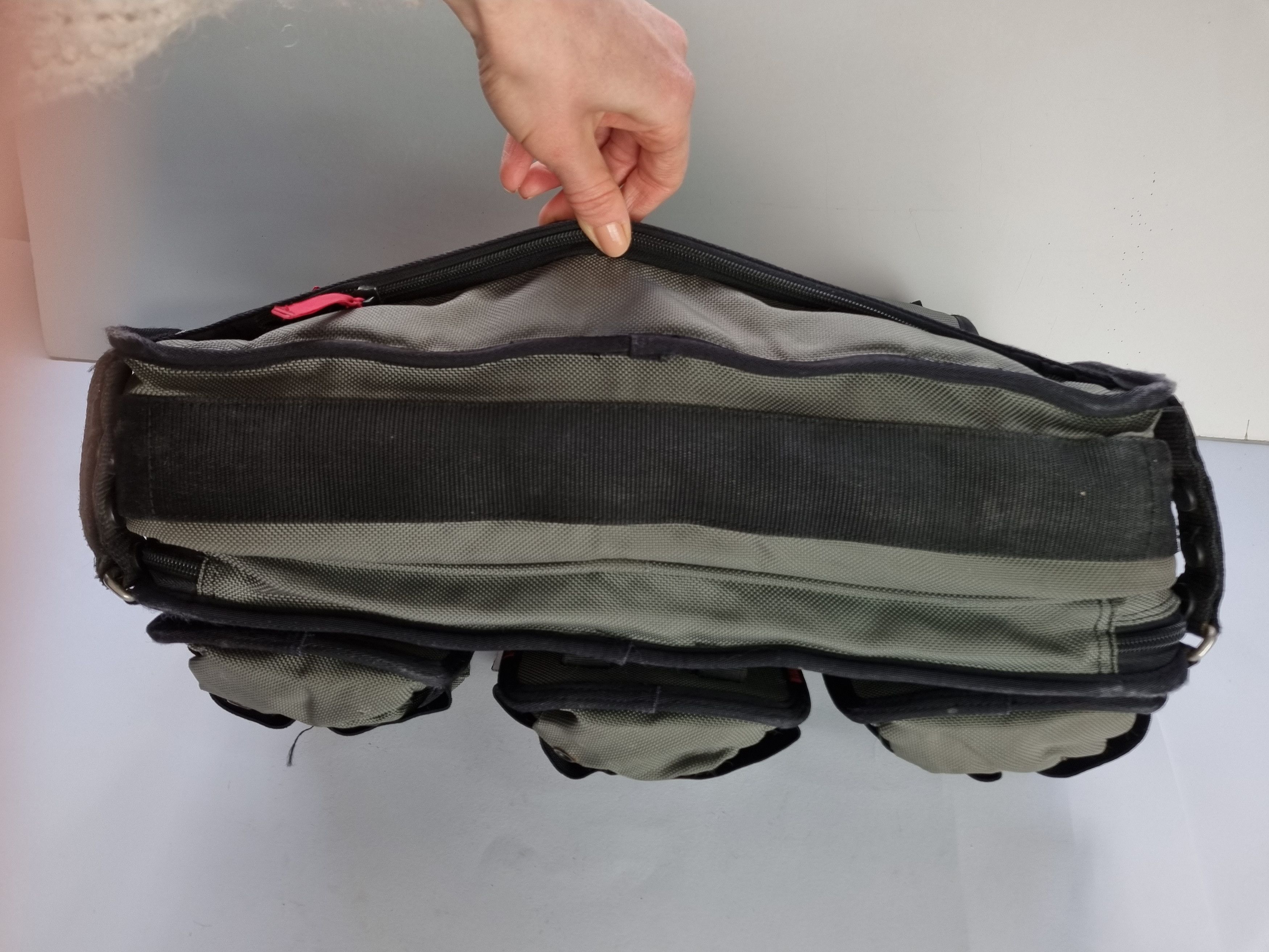 Oakley Iconic Oakley Tactical MultiPockets Messenger Laptop Bag Size ONE SIZE - 22 Thumbnail
