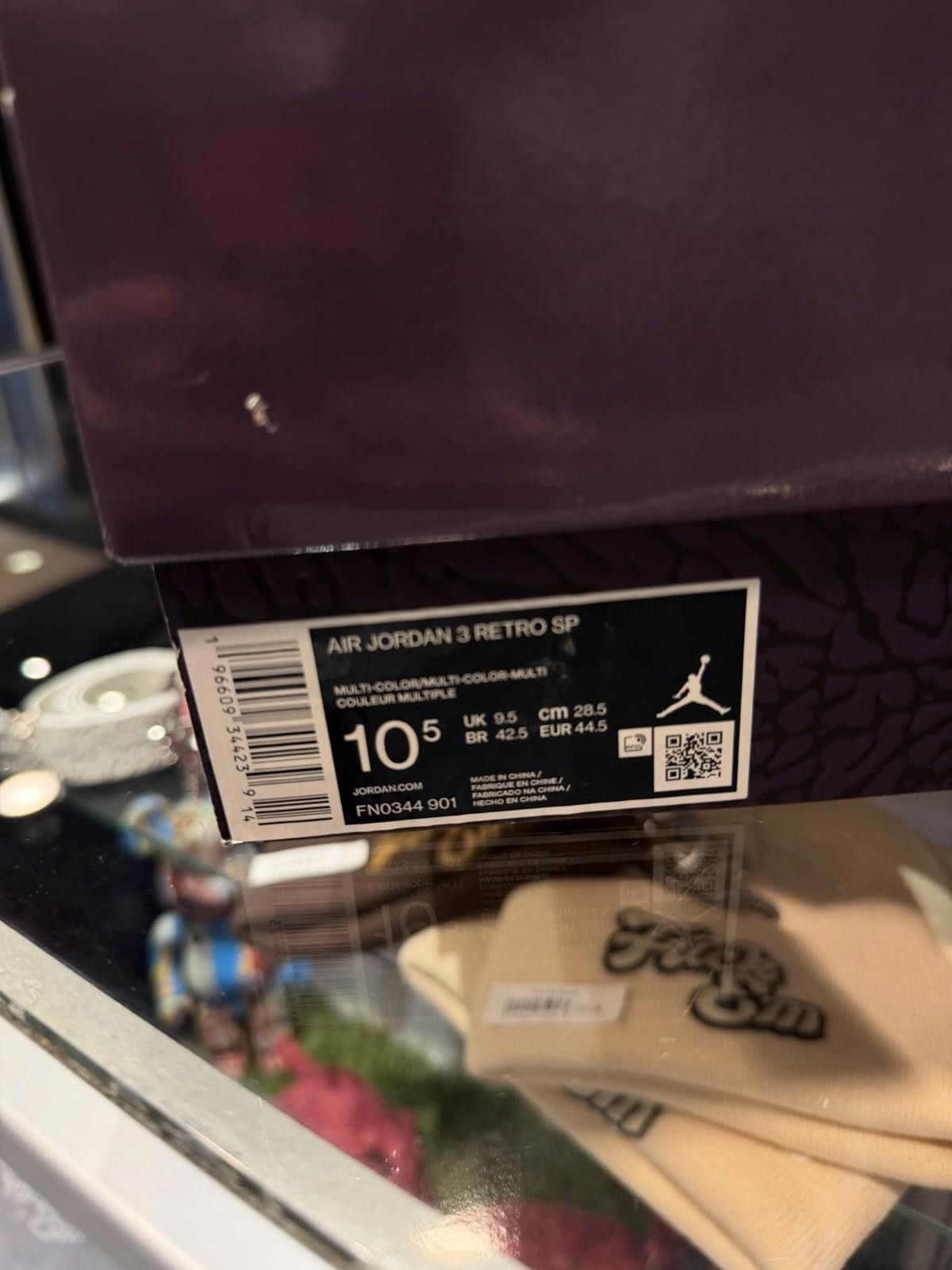 Jordan Brand 10.5 - Nike Air Jordan 3 Retro SP J Balvin Medellin Sunset Size US 10.5 / EU 43-44 - 12 Thumbnail