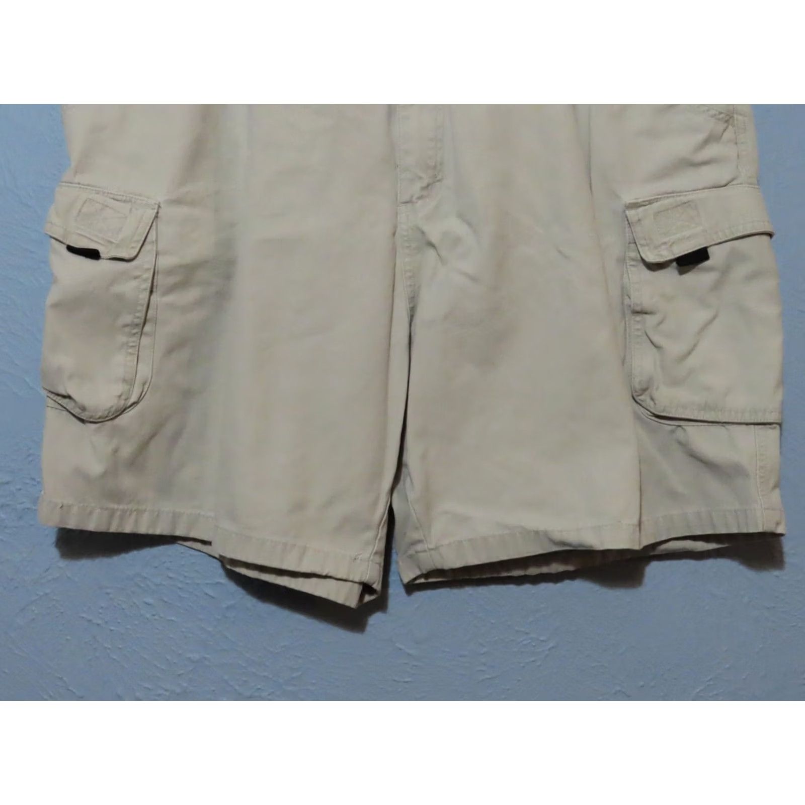 Vintage Field & Stream Men's Khaki Cargo Shorts 7" Inseam Size 40 Beige Nylon Cargo Pocket Flat Front Regular Waist 7" Inseam Summer Outdoor Mens Size US 40 / EU 56 - 2 Thumbnail