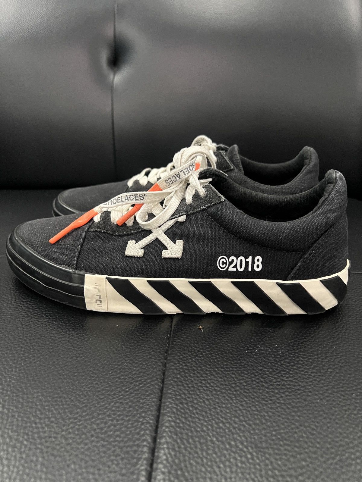 Off-White Off-White by Virgil Abloh SS18 Arrow Canvas Sneakers Size US 7.5 / EU 40-41 - 3 Thumbnail
