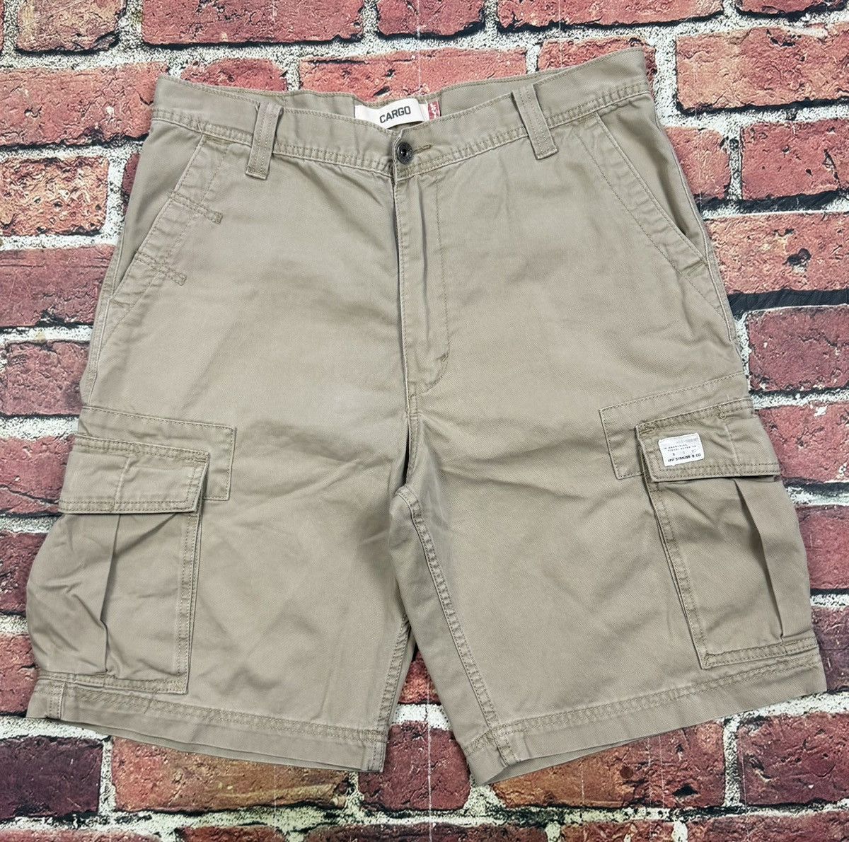 Vintage Y2K Levi’s Khaki Cargo Shorts Baggy Pockets Loose