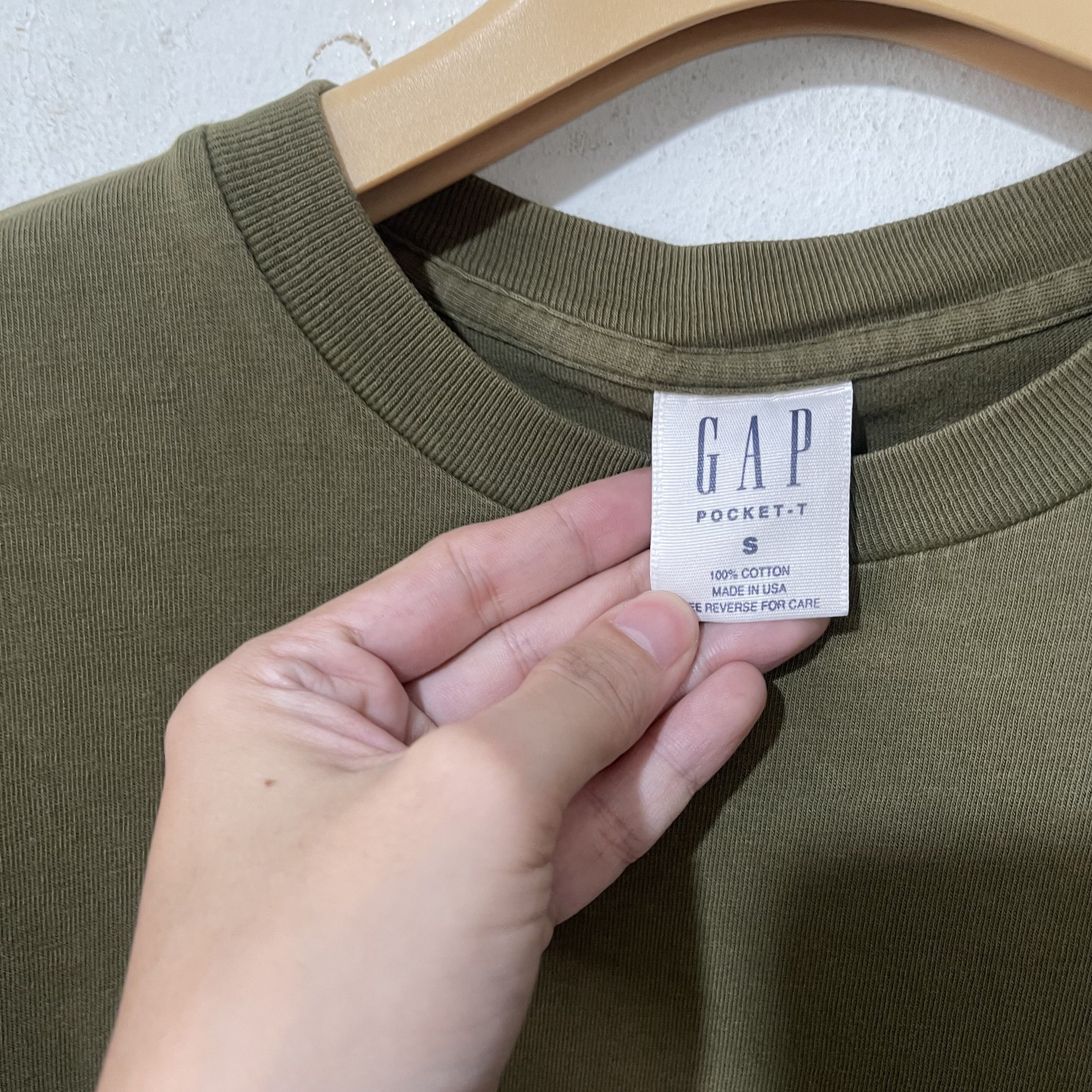 Gap Vintage 90s Gap Olive Pocket T-Shirt Size US S / EU 44-46 / 1 - 5 Thumbnail