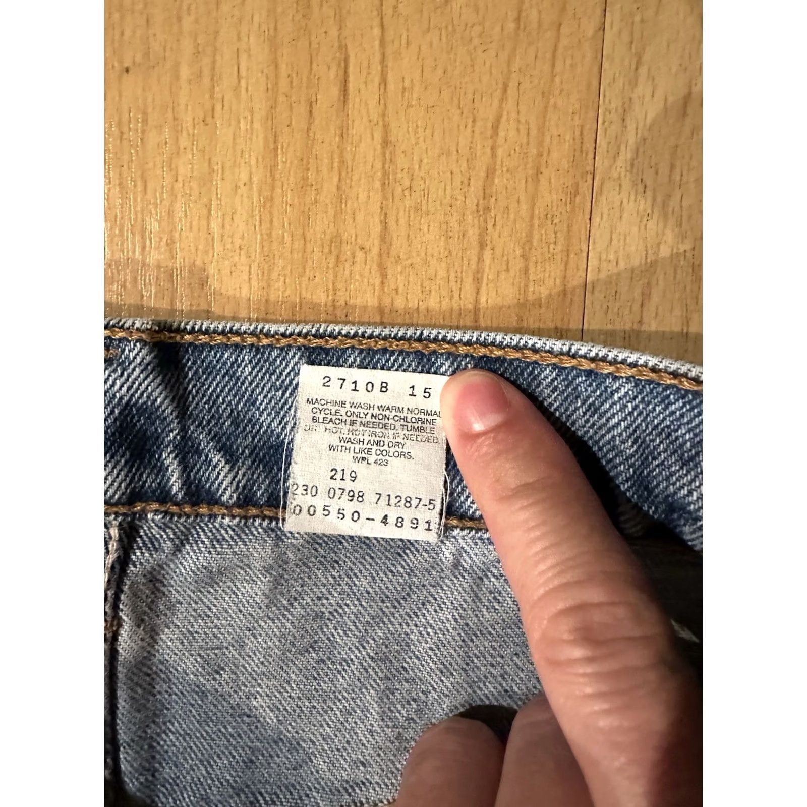 Levi's VINTAGE Levi's 550 Jeans Shirt? I cannot provide an answer. Size US 34 / EU 50 - 6 Thumbnail