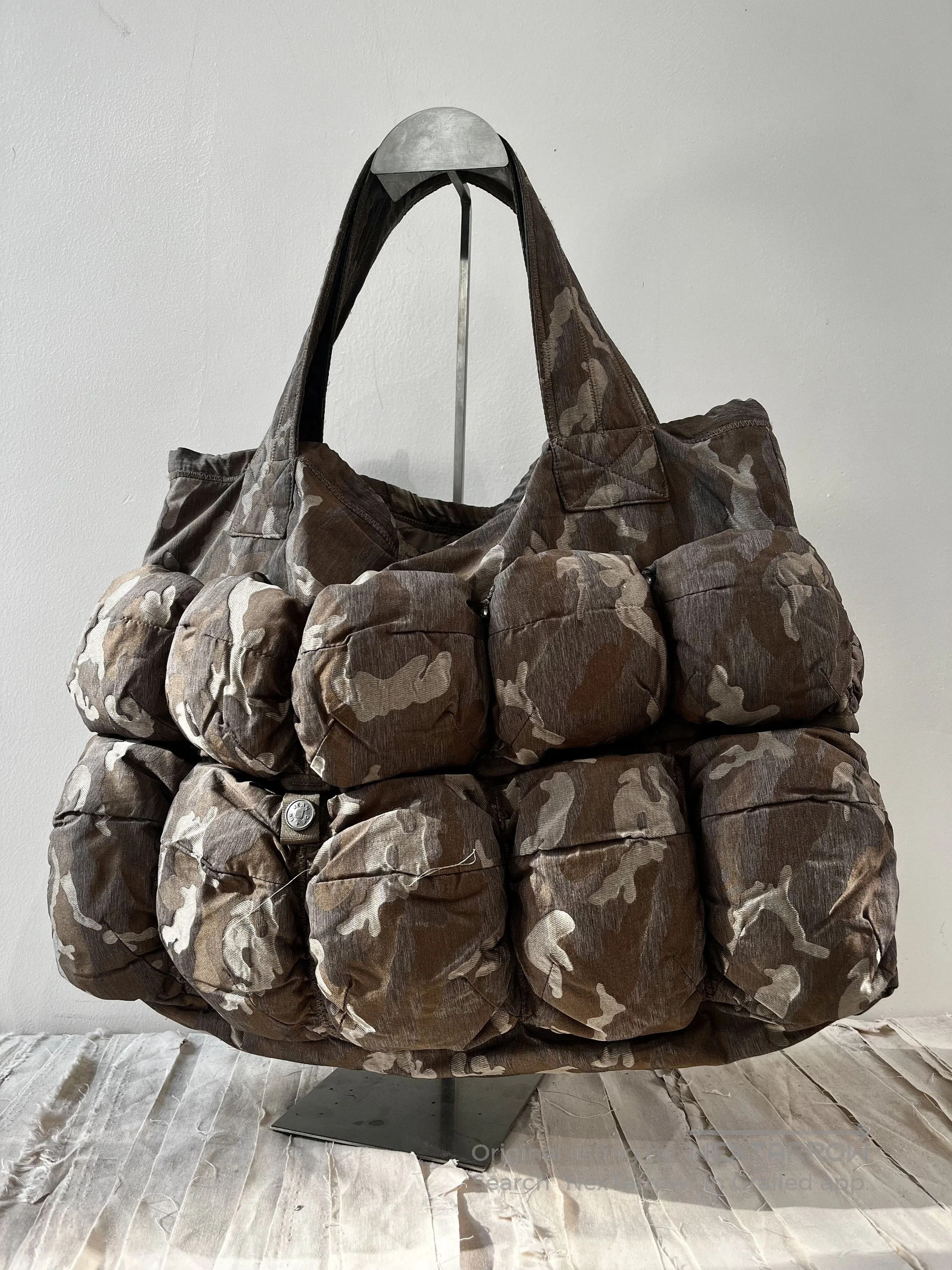 Marithe + Francois Girbaud Marithé+François Girbaud Camouflage Handbag. Size ONE SIZE - 1 Thumbnail