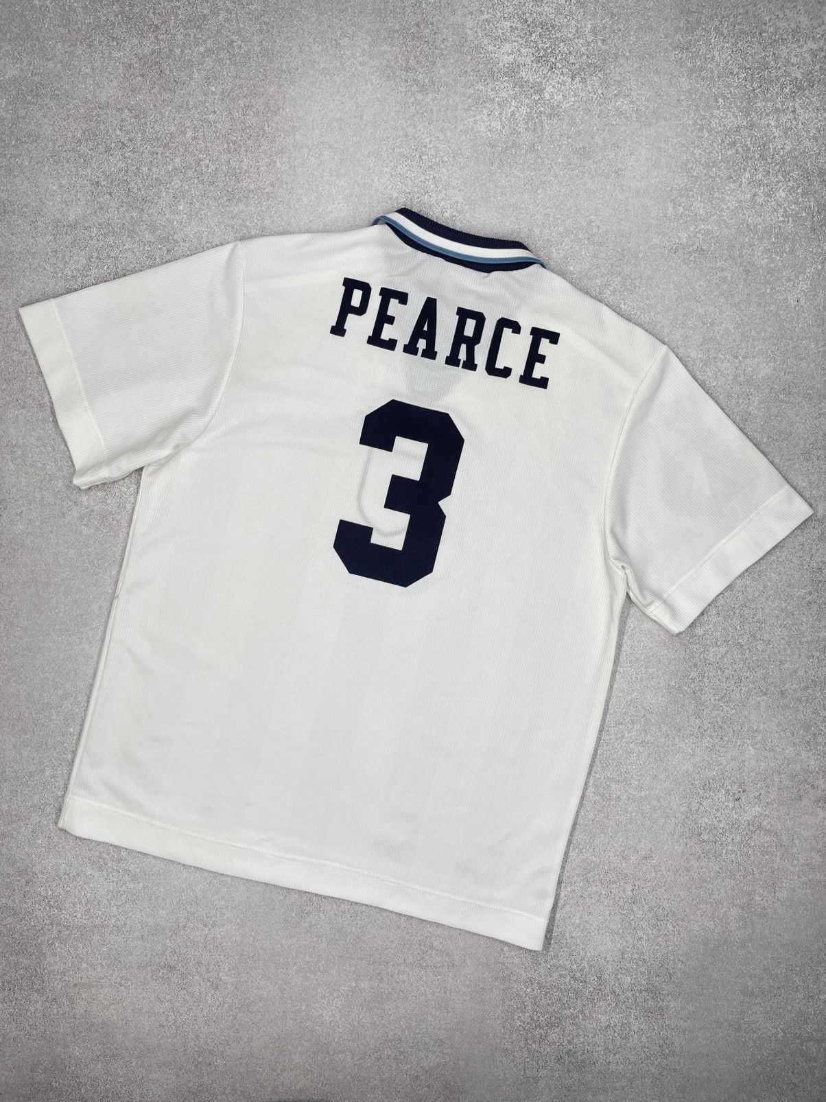 Umbro Vintage Umbro England 1996 Stuart Pearce 3 Soccer Jersey Y2K Size US L / EU 52-54 / 3 - 6 Thumbnail