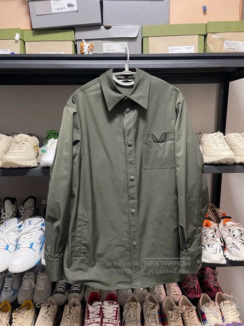 Valentino Valentino Classic logo jacket on the chest Size M / US 6-8 / IT 42-44 - 1 Thumbnail