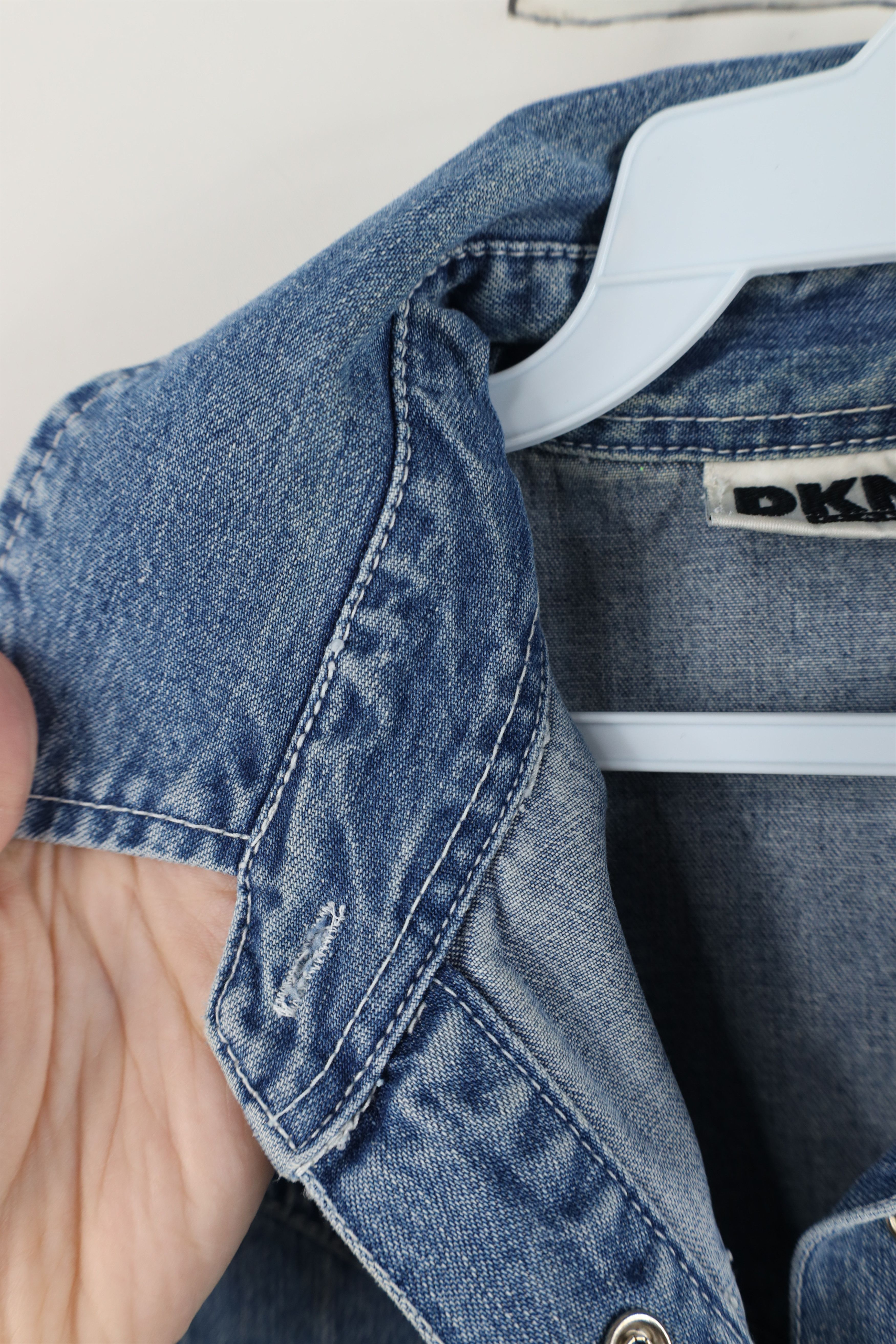 DKNY Vintage 90s DKNY Sleeveless Western Denim Jean Button Shirt Size S / US 4 / IT 40 - 8 Thumbnail