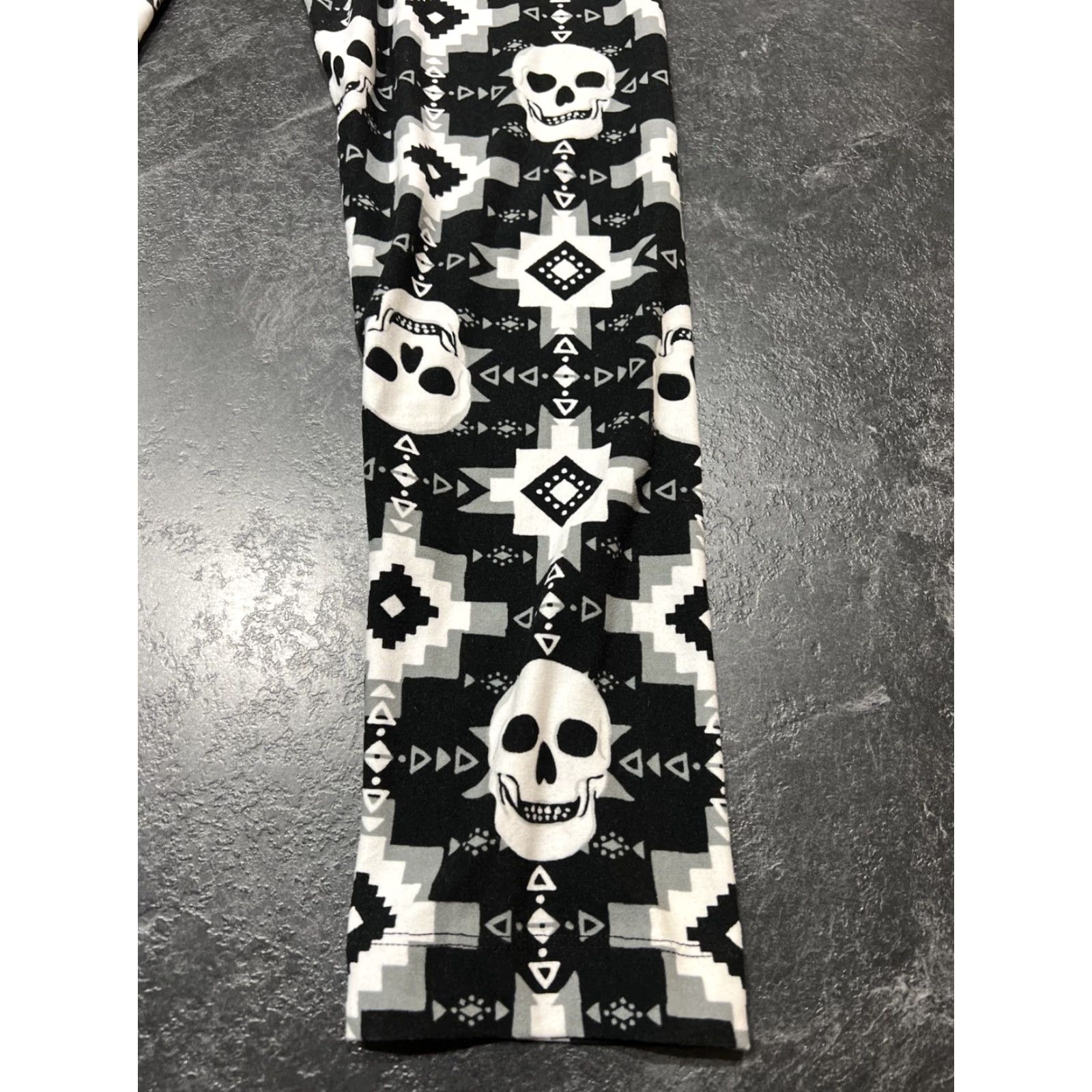 Vintage No Boundaries Women's Leggings Capri High Waist Skull Print Cotton Blend Large 11-13 Black Size 36" / US 14 / IT 50 - 2 Thumbnail